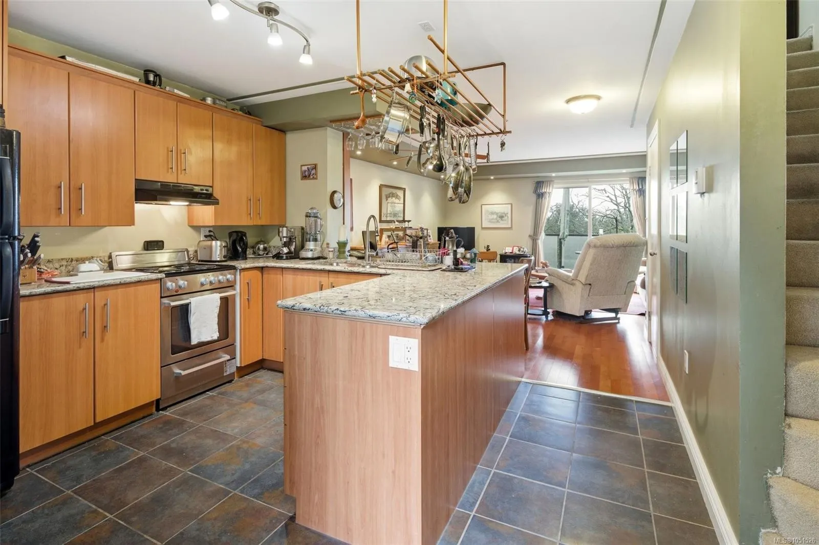 991 Cloverdale Ave
