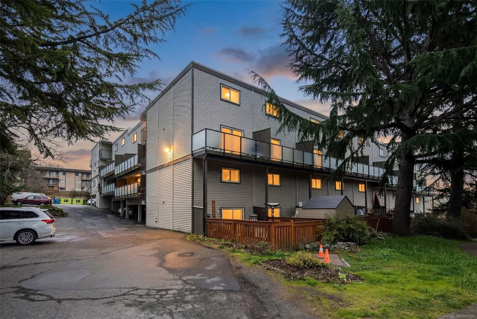 991 Cloverdale Ave