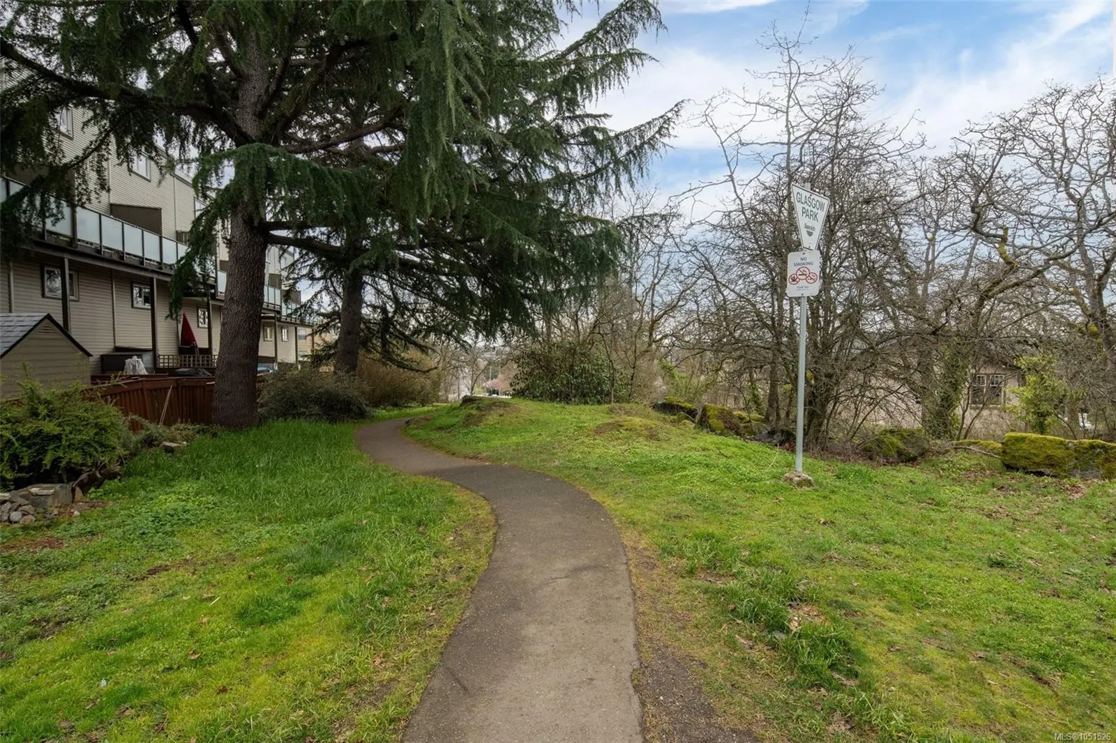 991 Cloverdale Ave