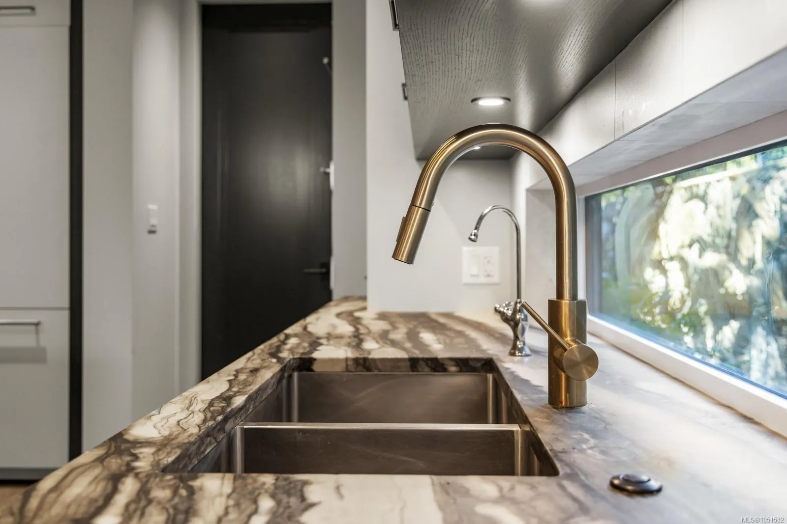 2215 Riviera Pl