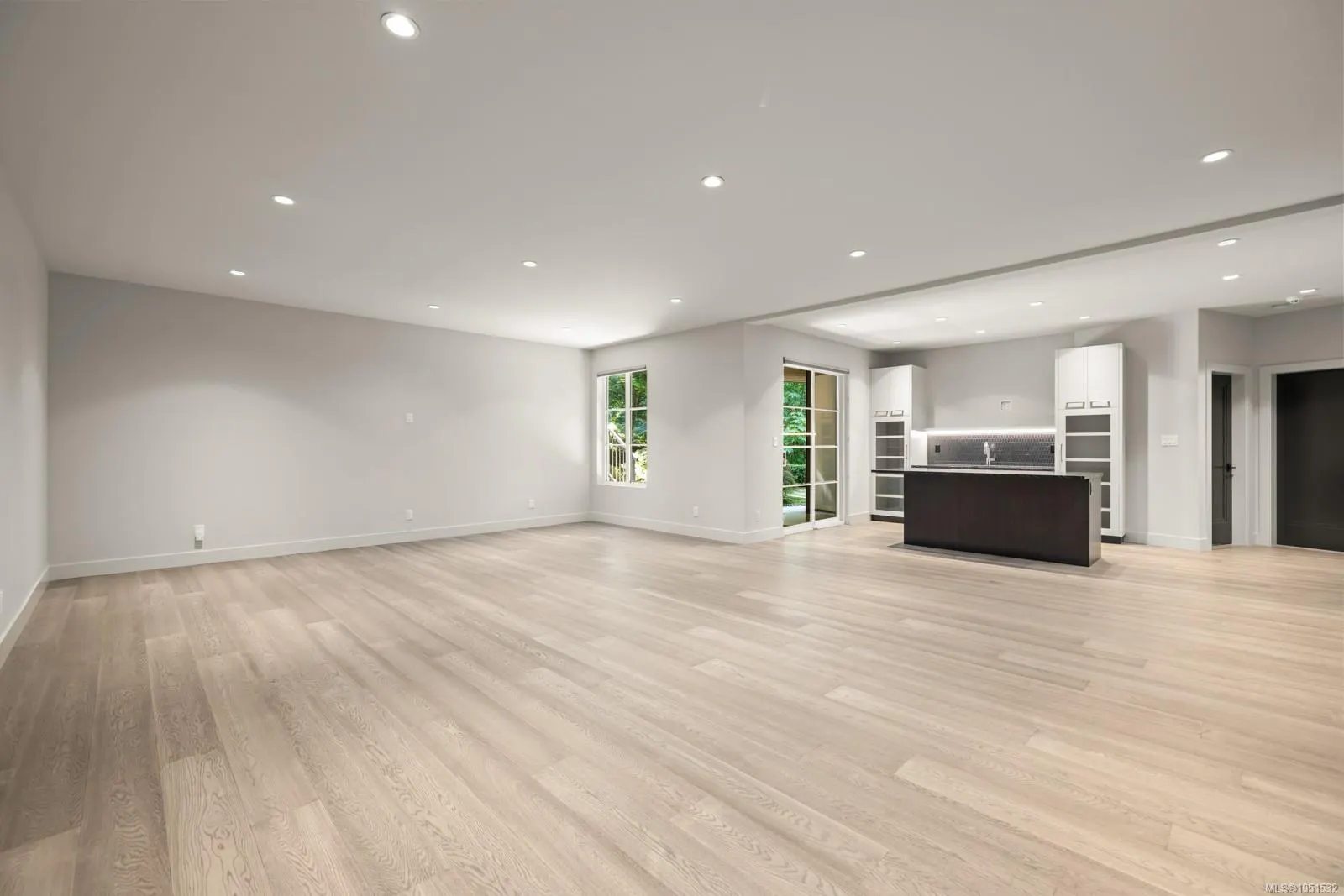 2215 Riviera Pl