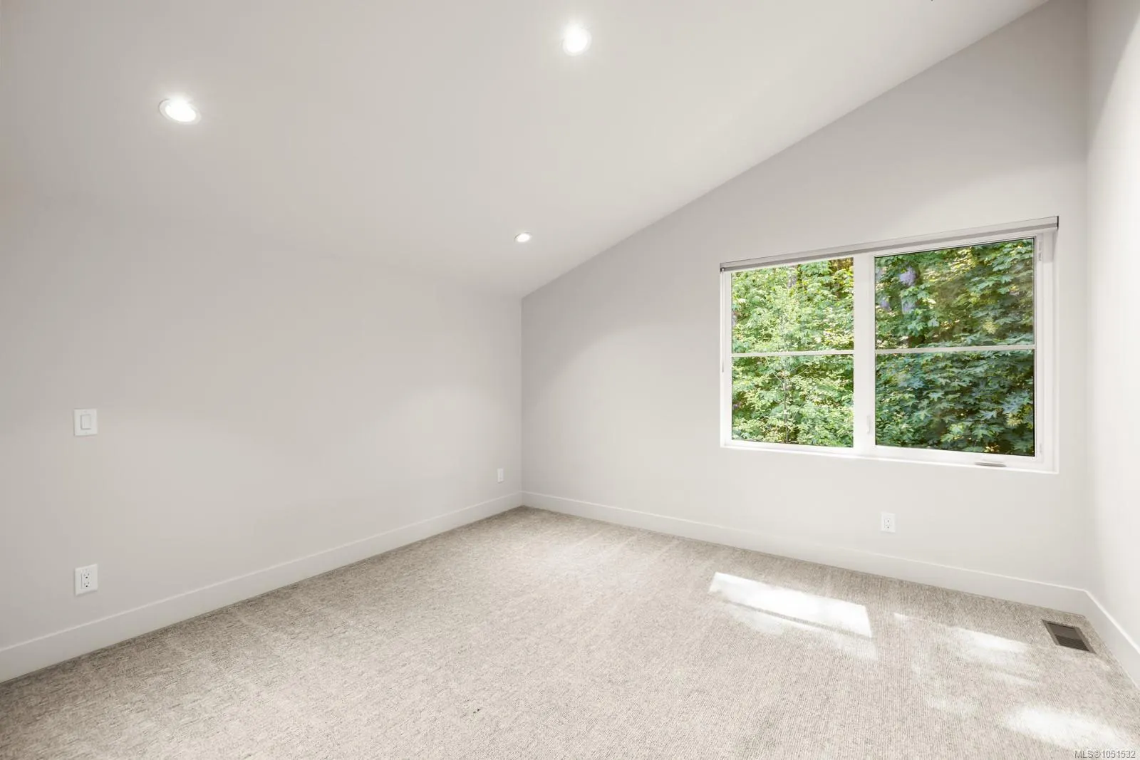 2215 Riviera Pl