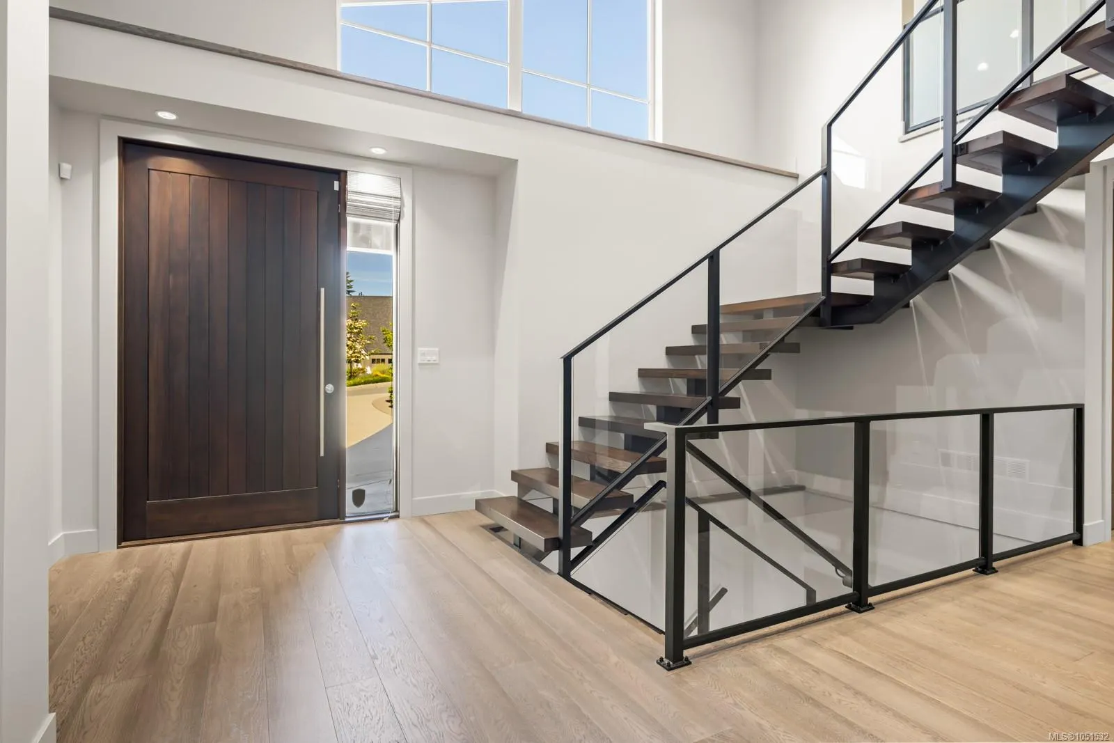 2215 Riviera Pl