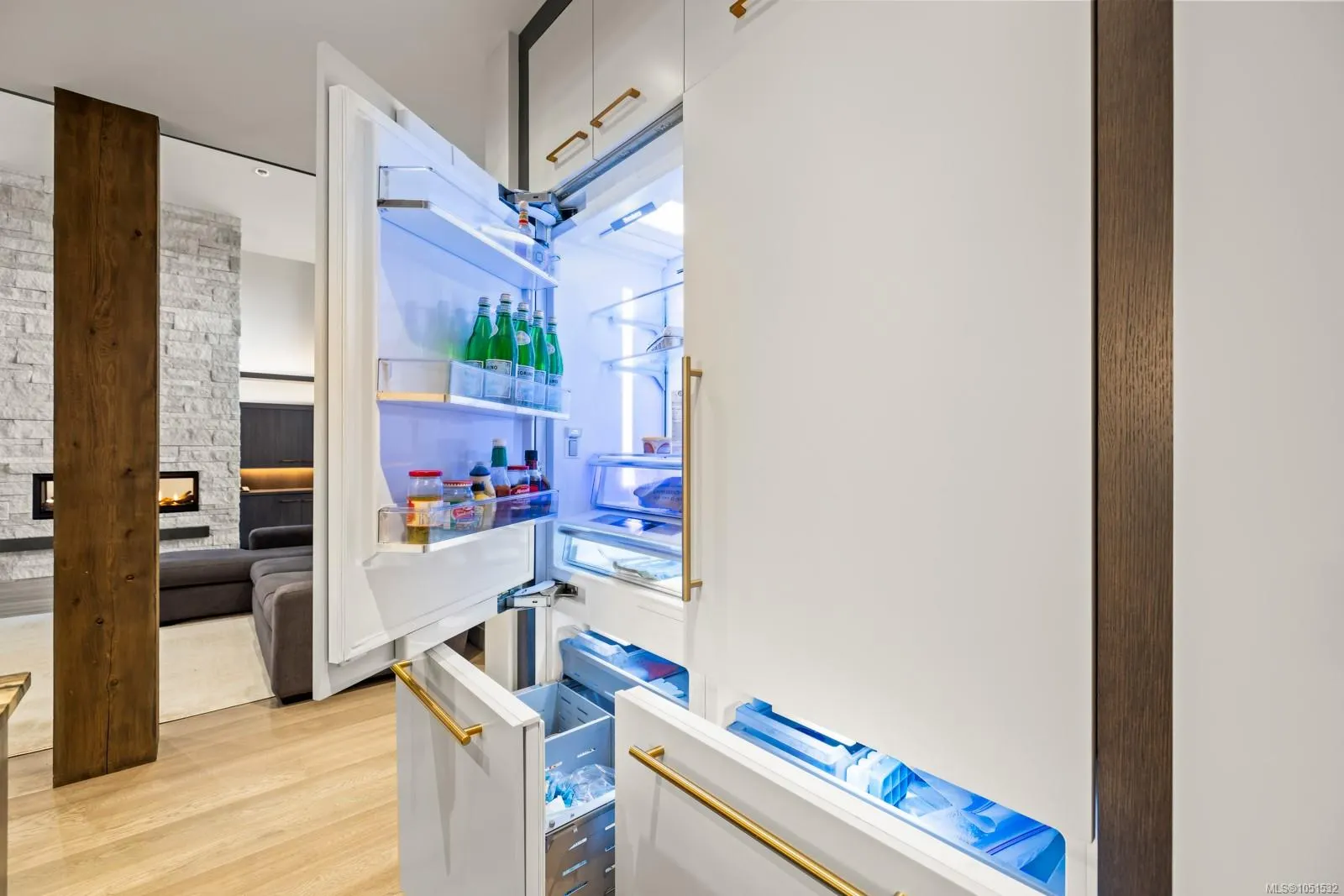 2215 Riviera Pl