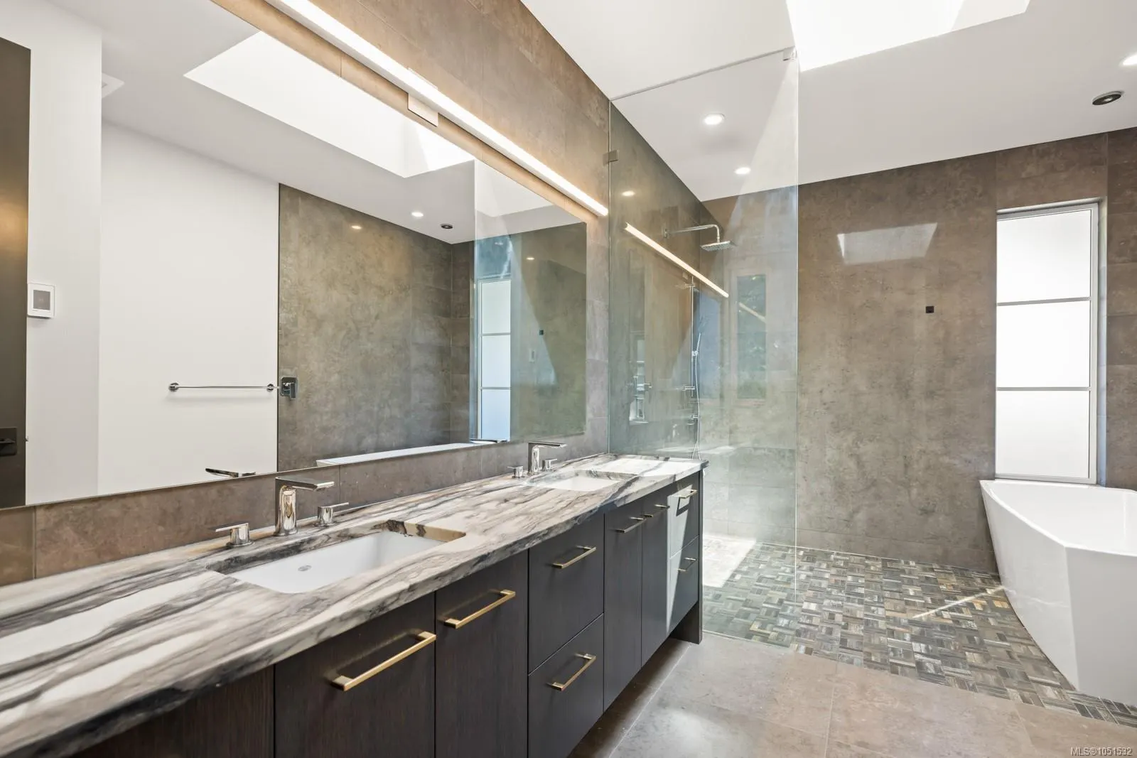 2215 Riviera Pl
