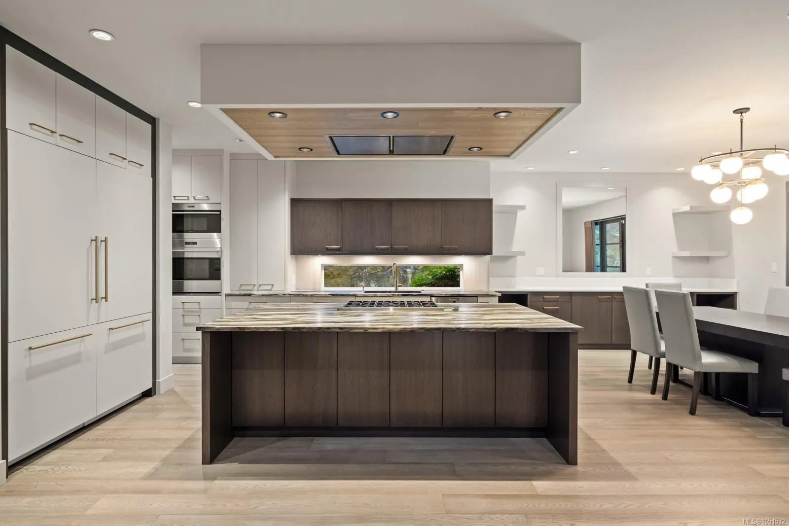 2215 Riviera Pl