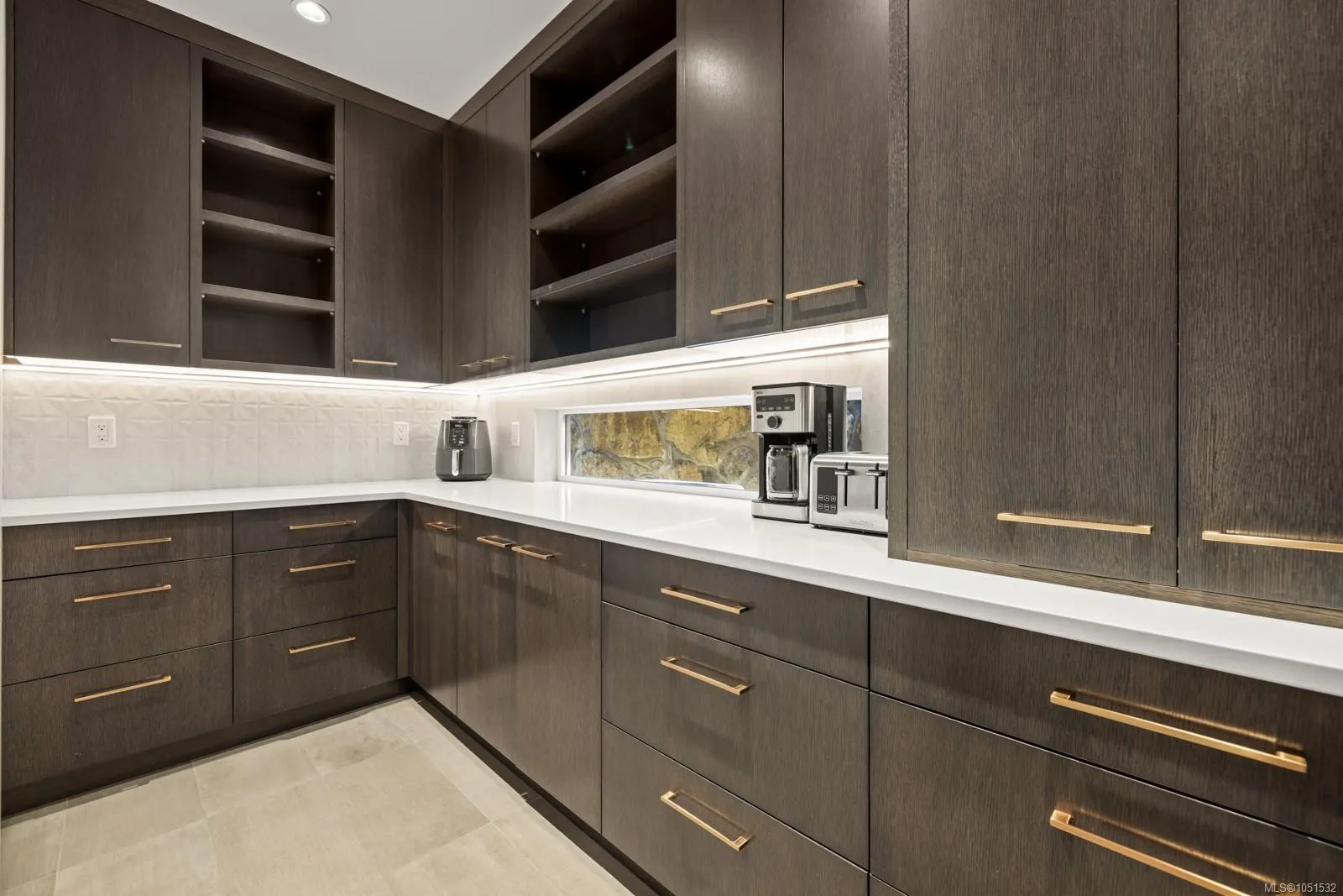 2215 Riviera Pl