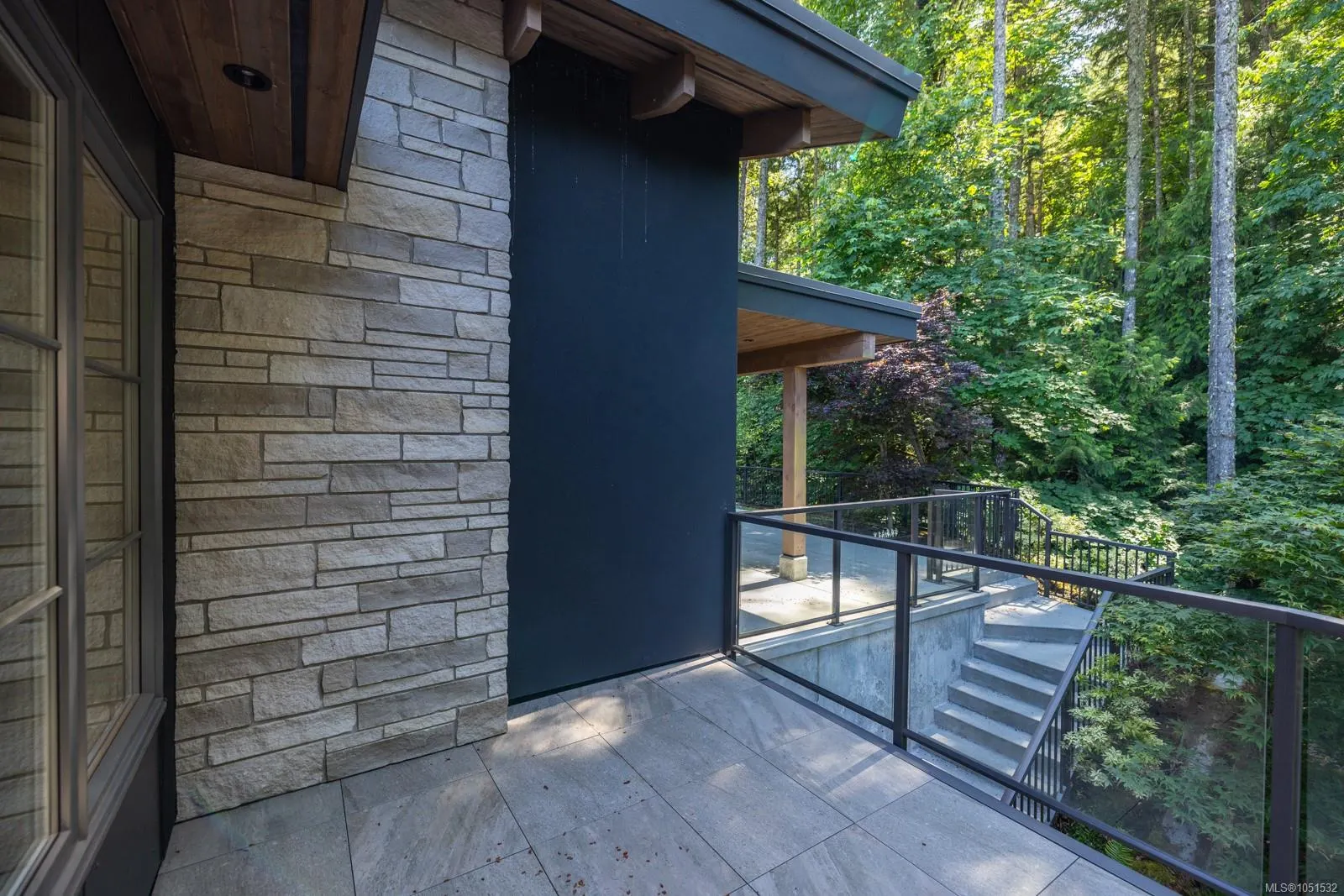2215 Riviera Pl