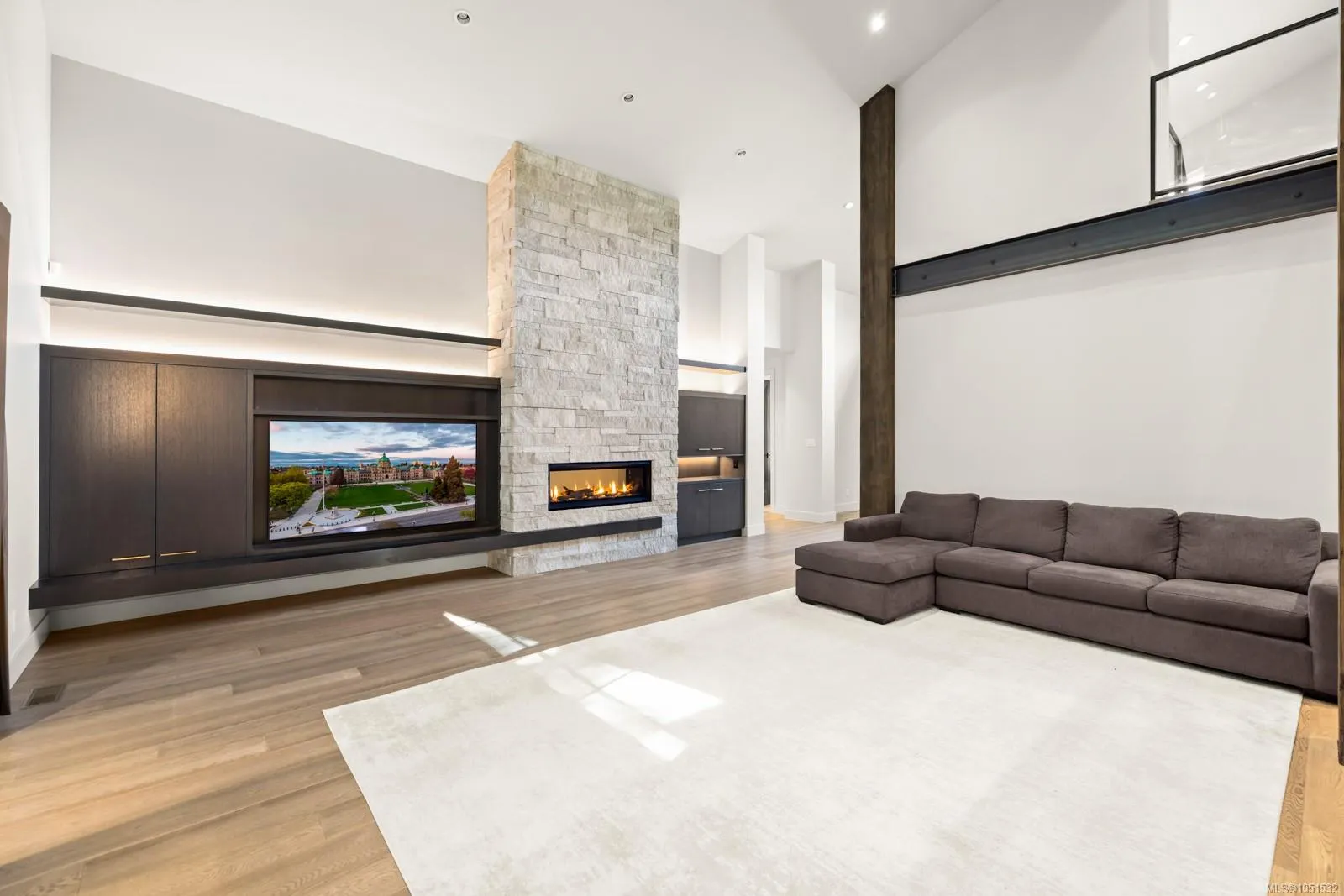 2215 Riviera Pl