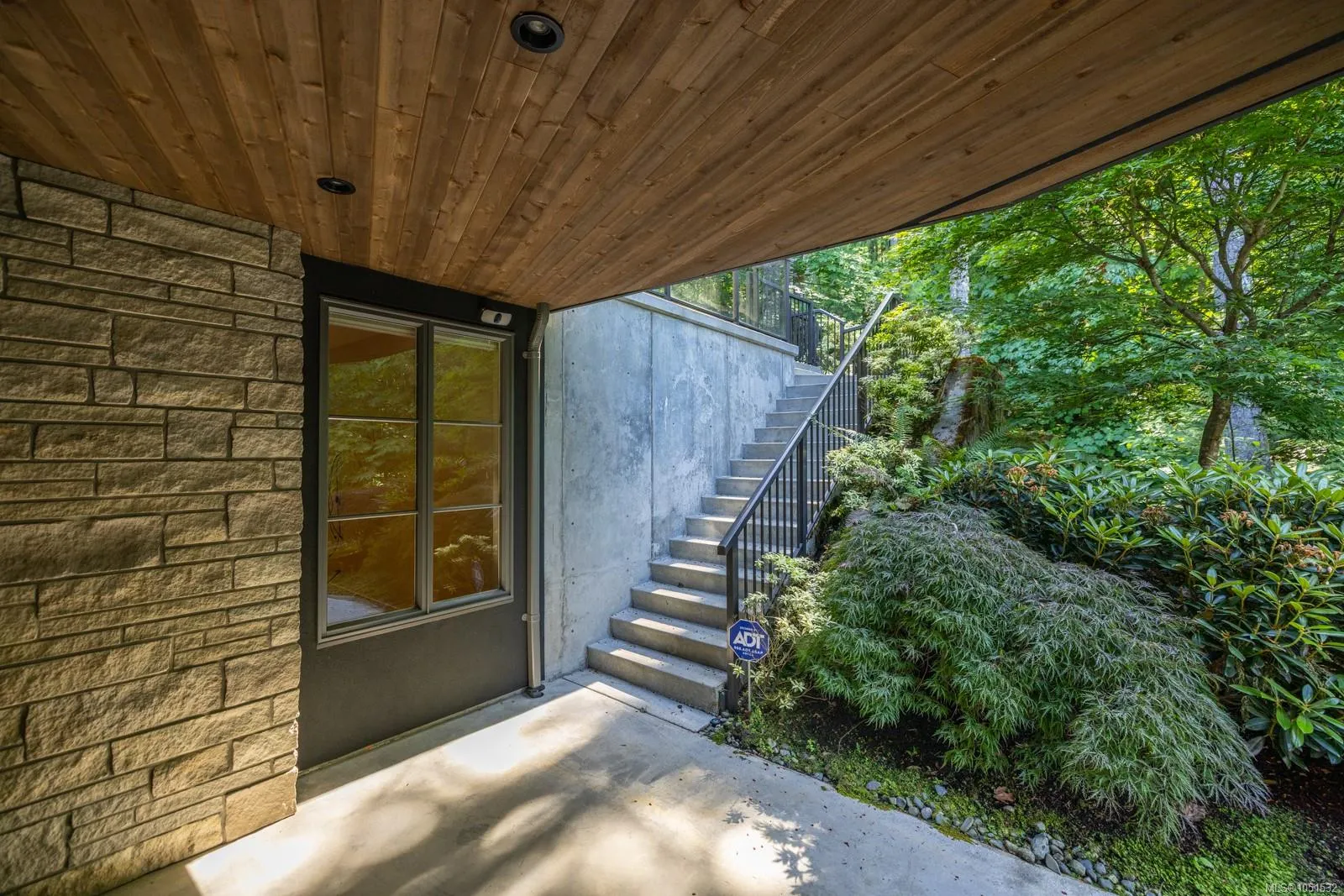 2215 Riviera Pl