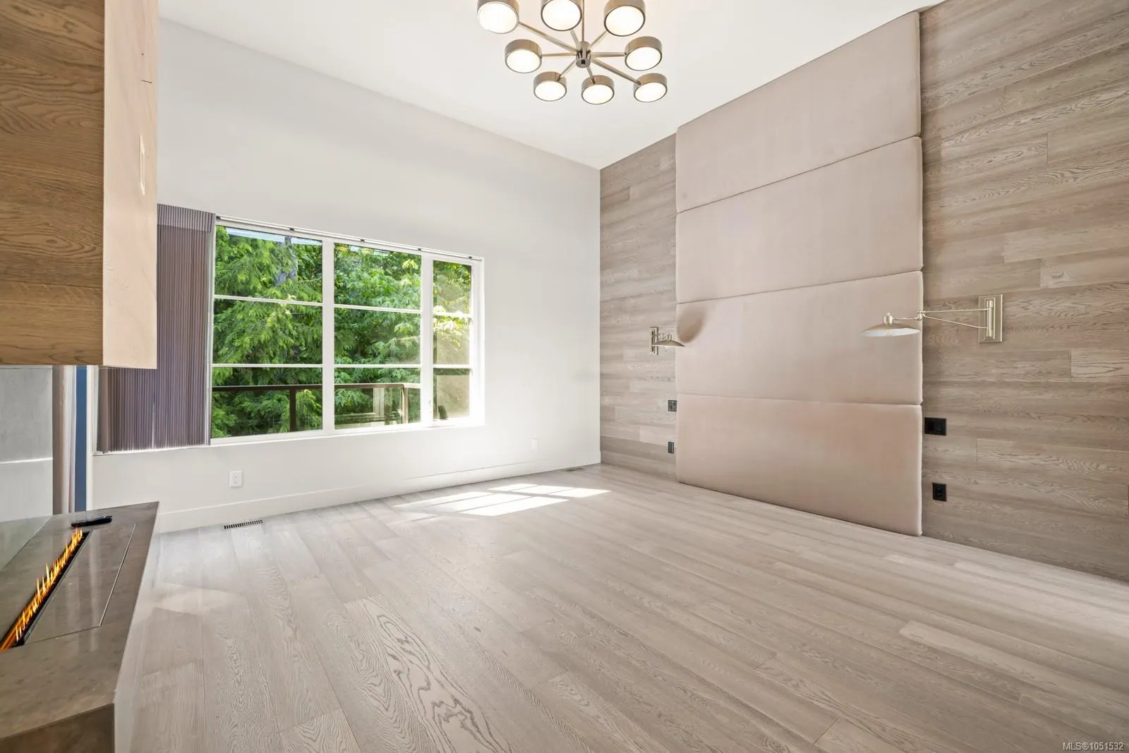 2215 Riviera Pl
