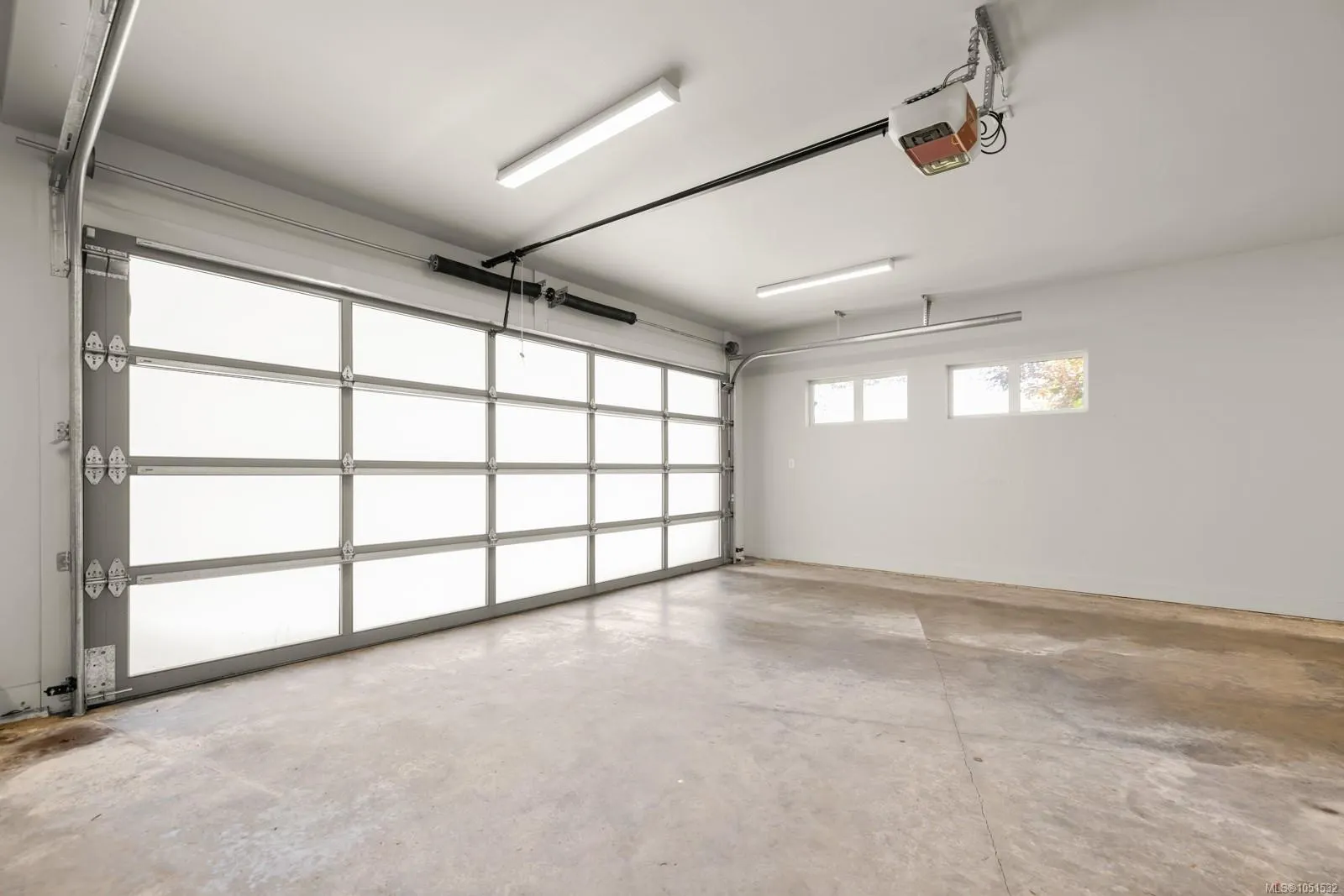 2215 Riviera Pl