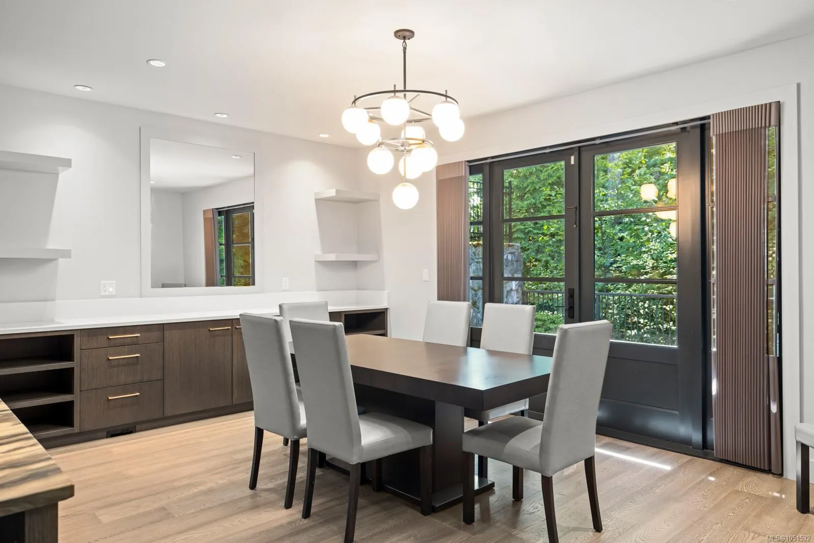 2215 Riviera Pl