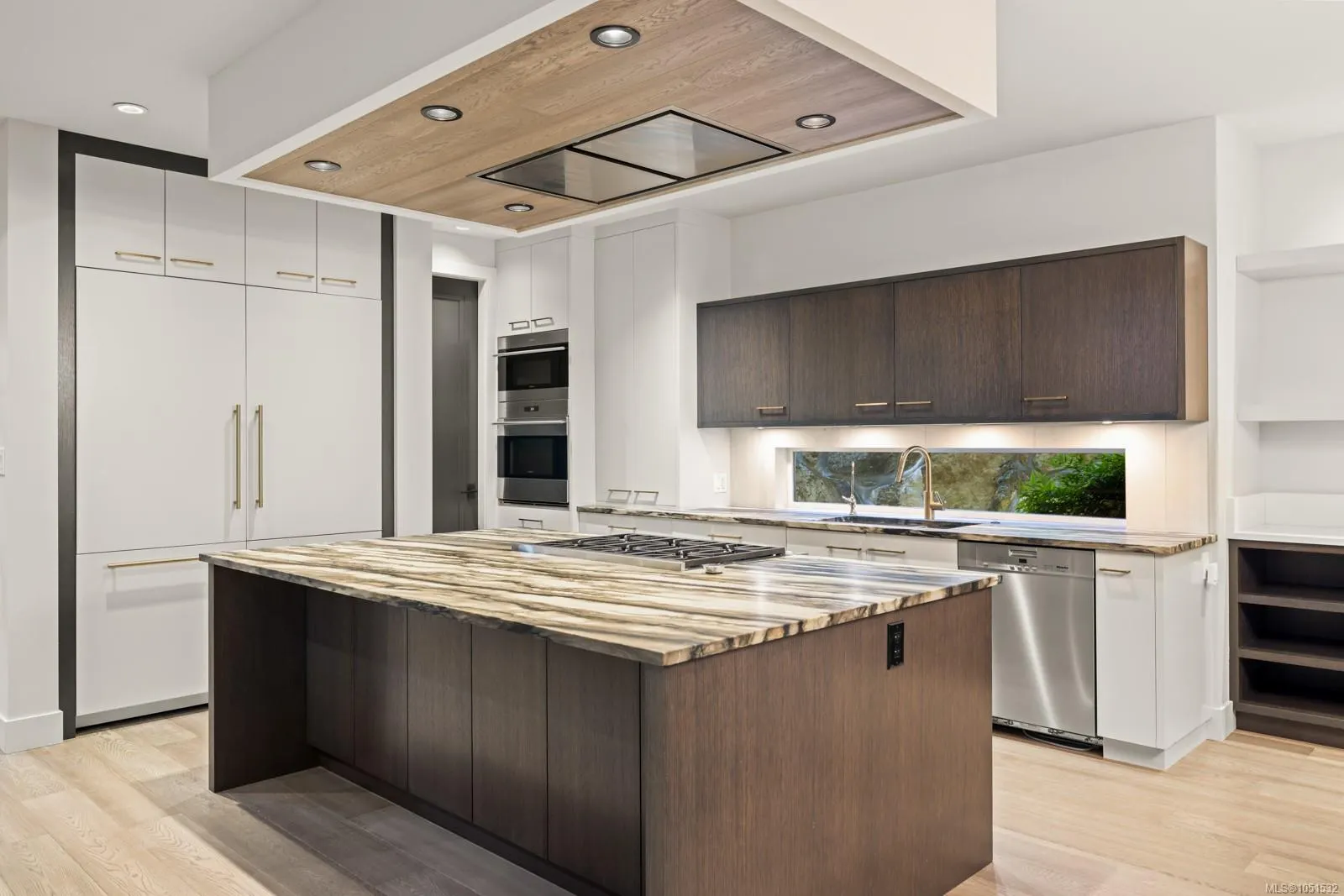 2215 Riviera Pl