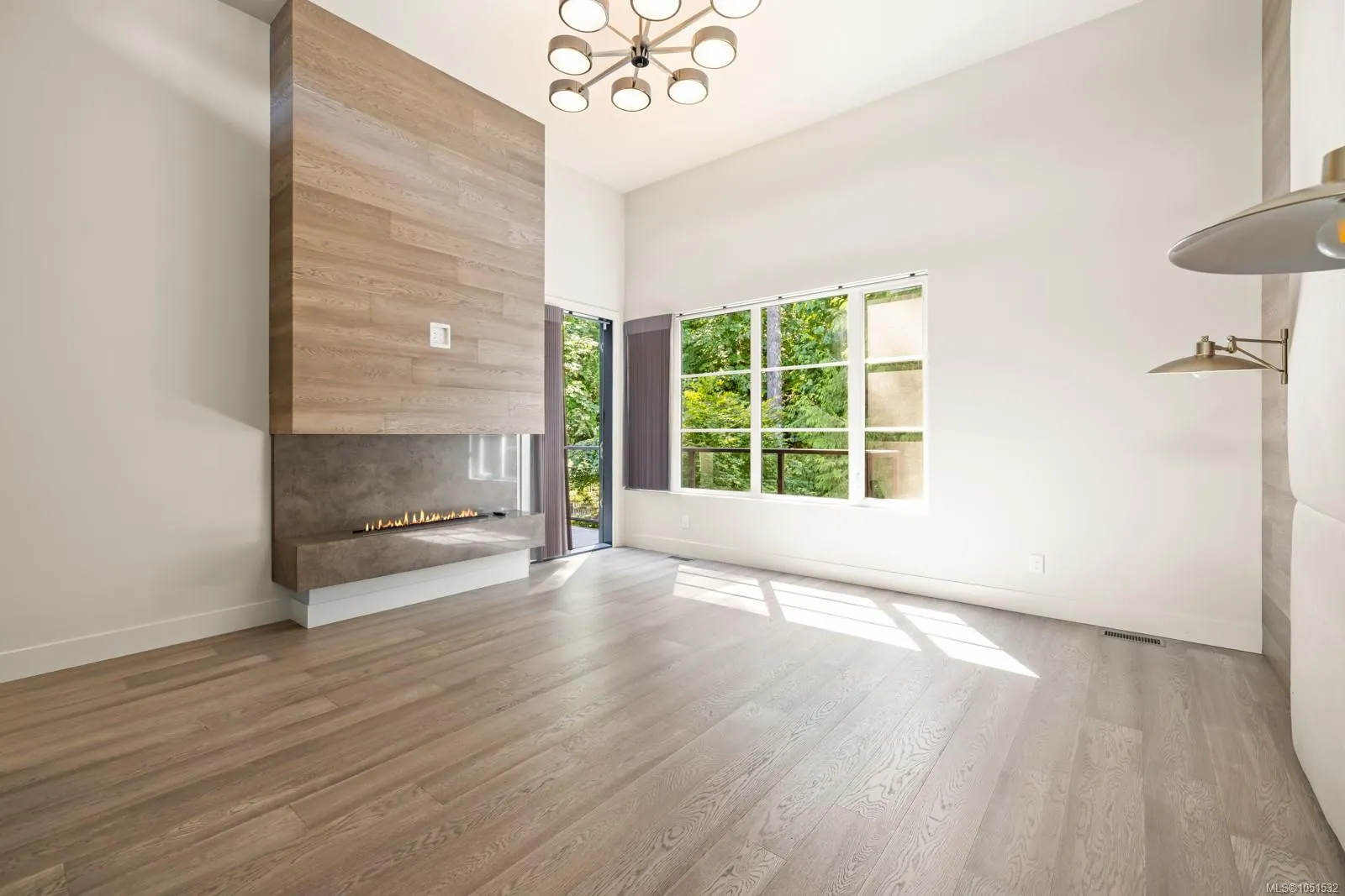 2215 Riviera Pl