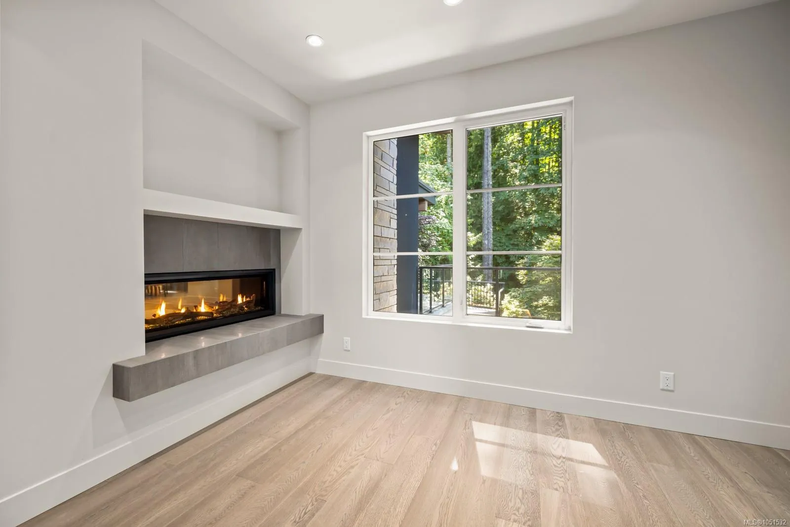 2215 Riviera Pl