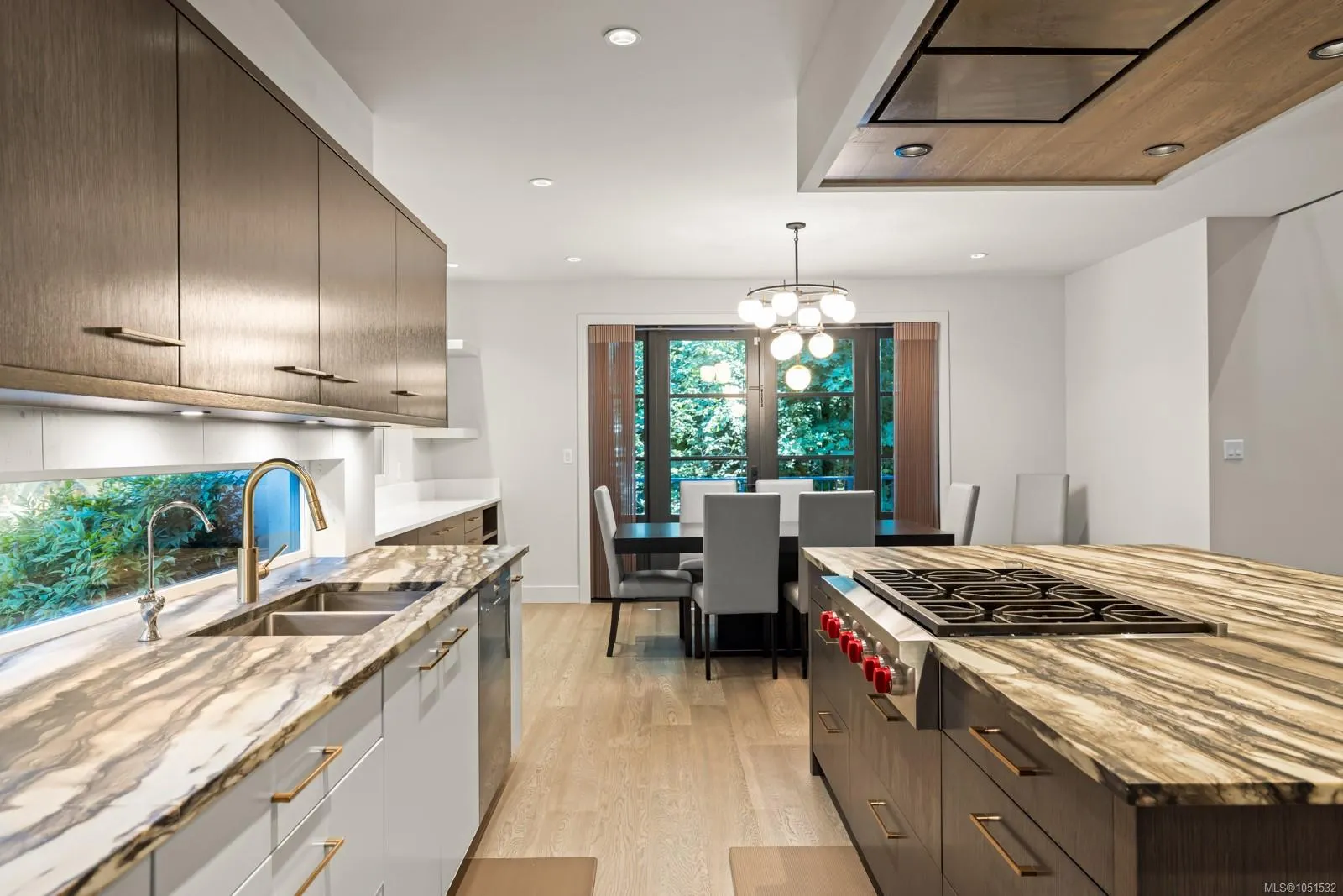 2215 Riviera Pl