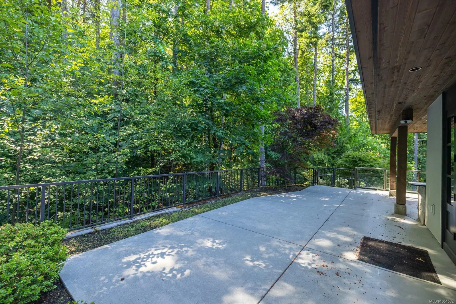 2215 Riviera Pl