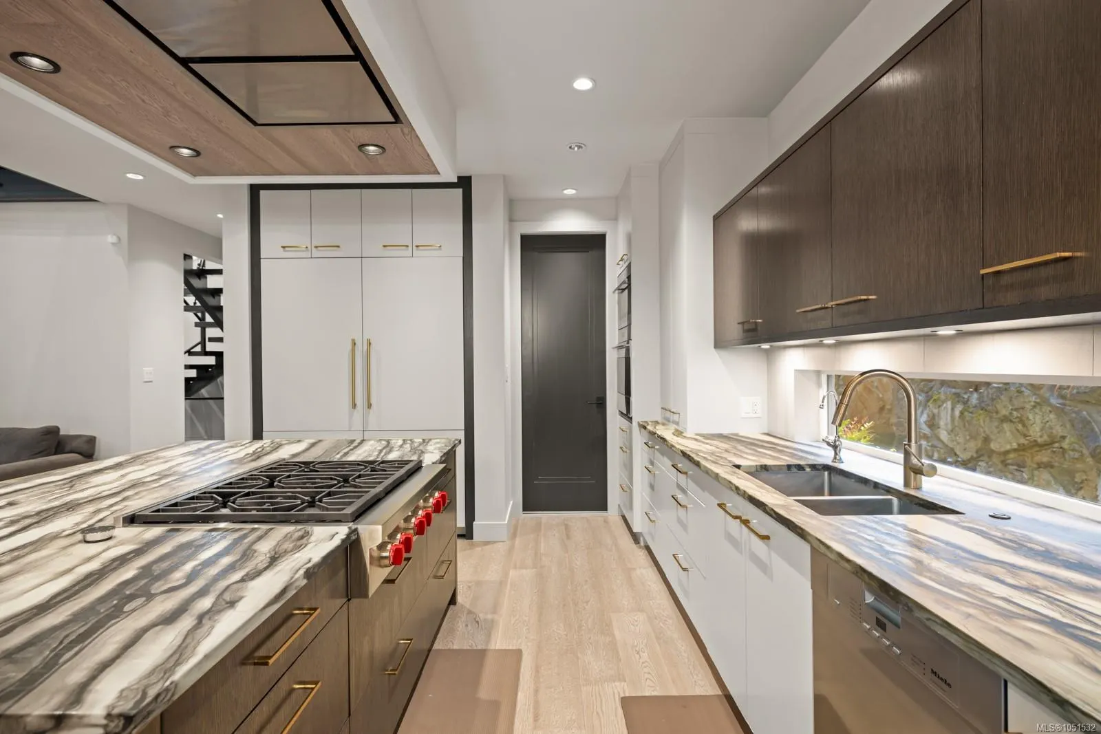 2215 Riviera Pl