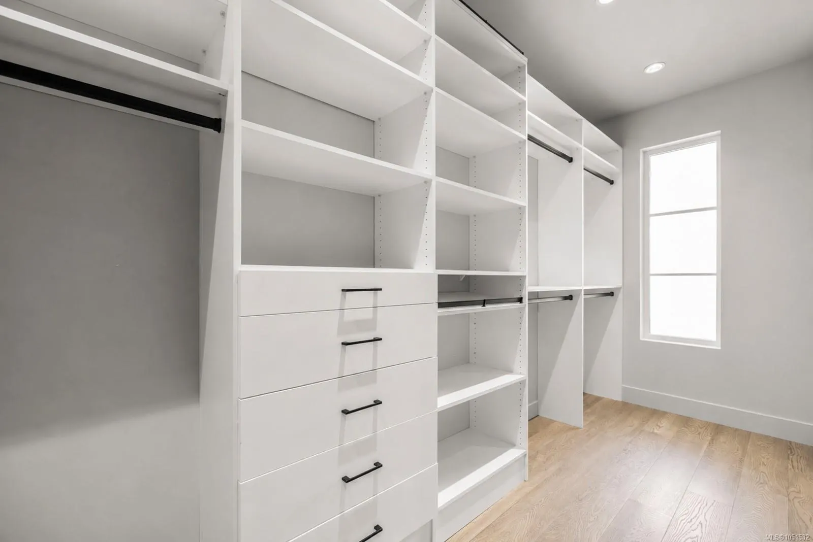 2215 Riviera Pl