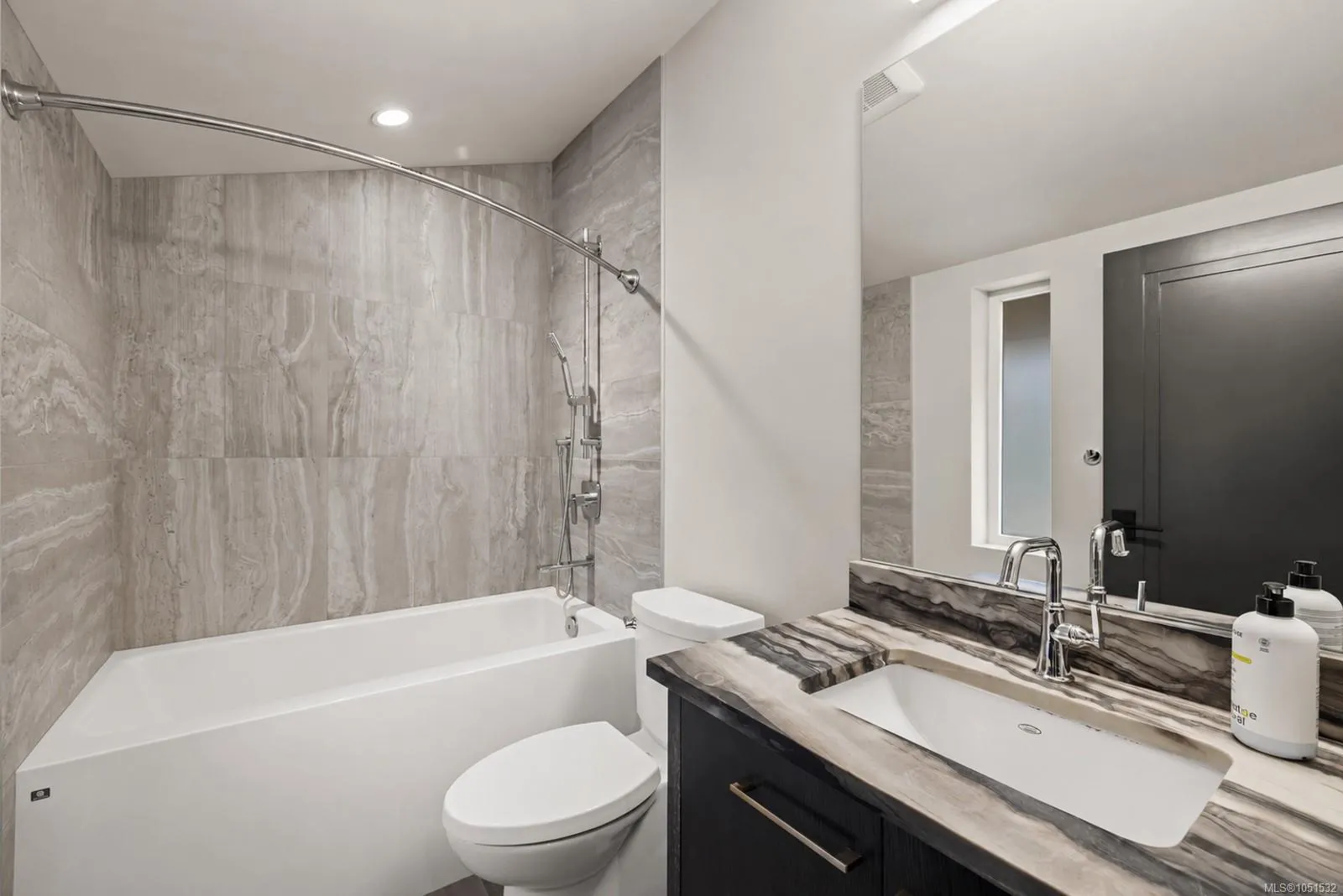 2215 Riviera Pl