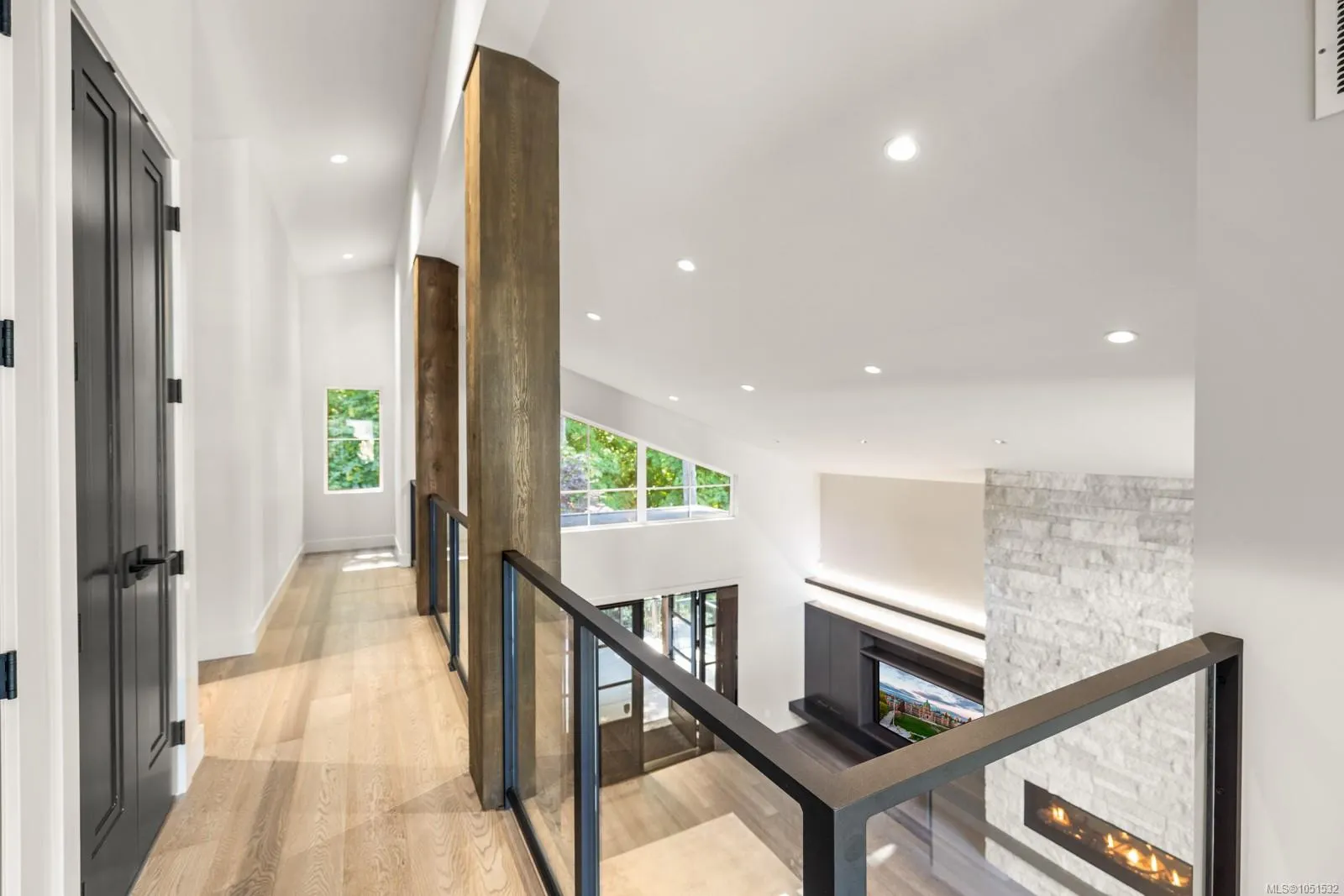 2215 Riviera Pl