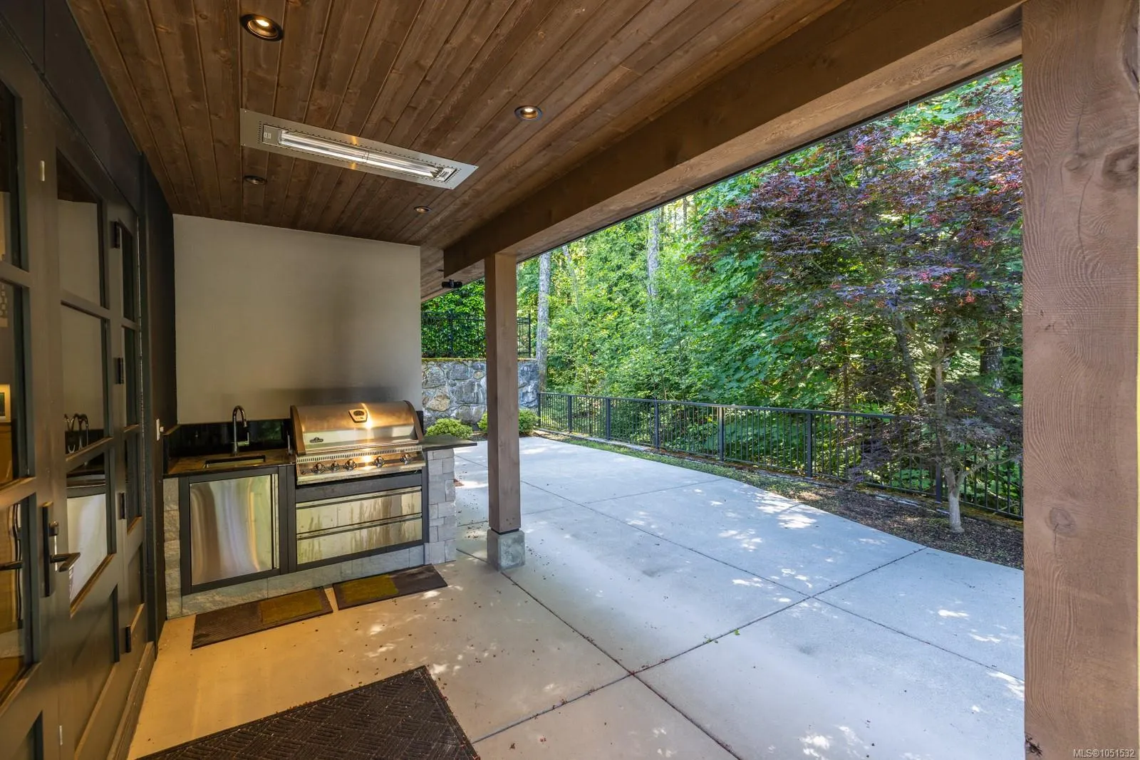 2215 Riviera Pl
