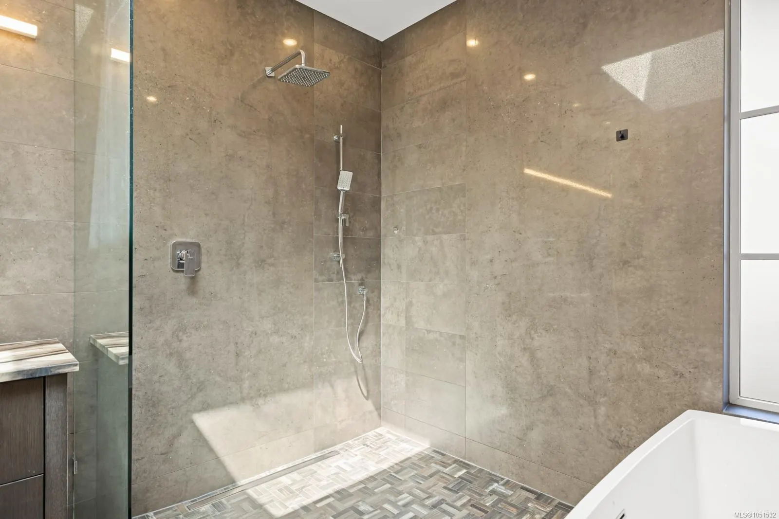 2215 Riviera Pl