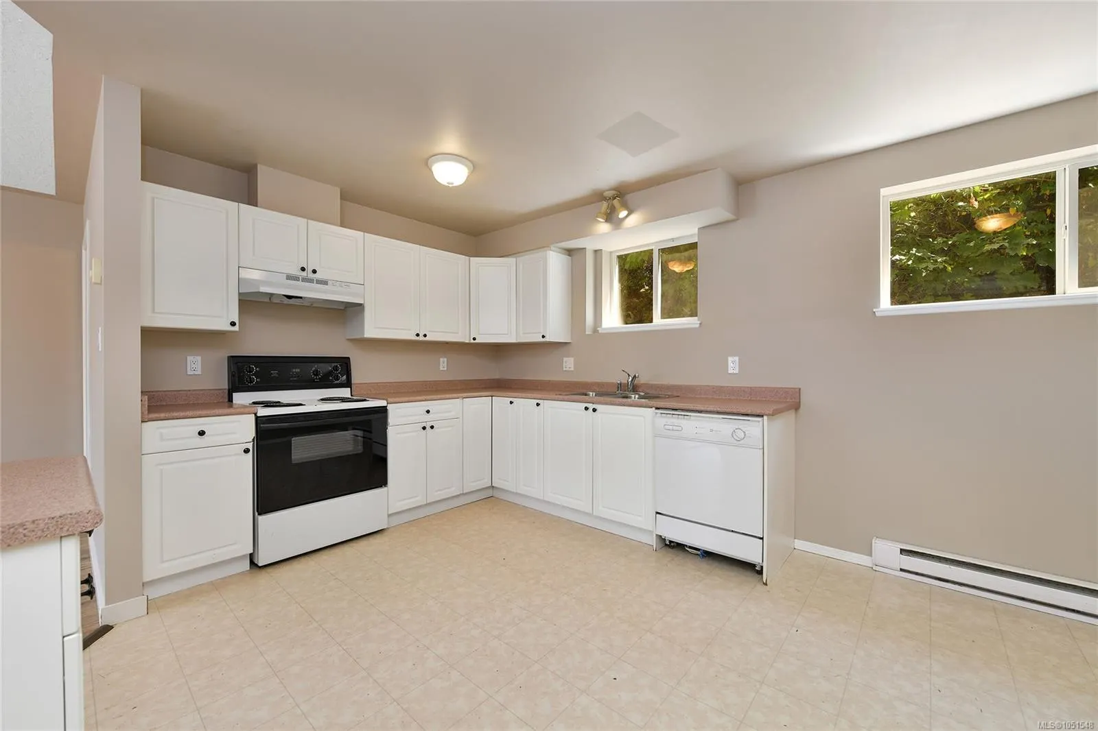 585 HANSEN Ave