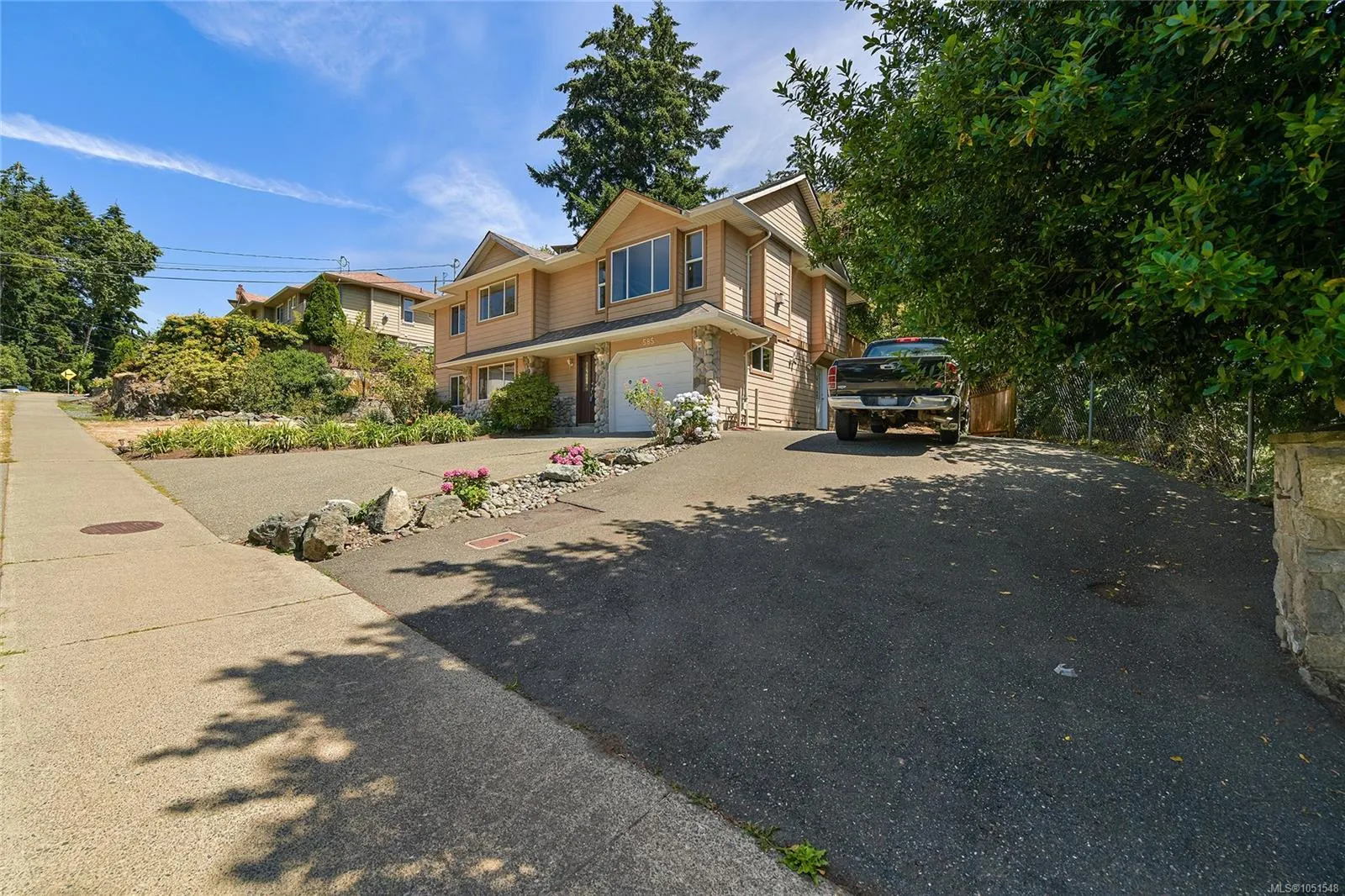 585 HANSEN Ave
