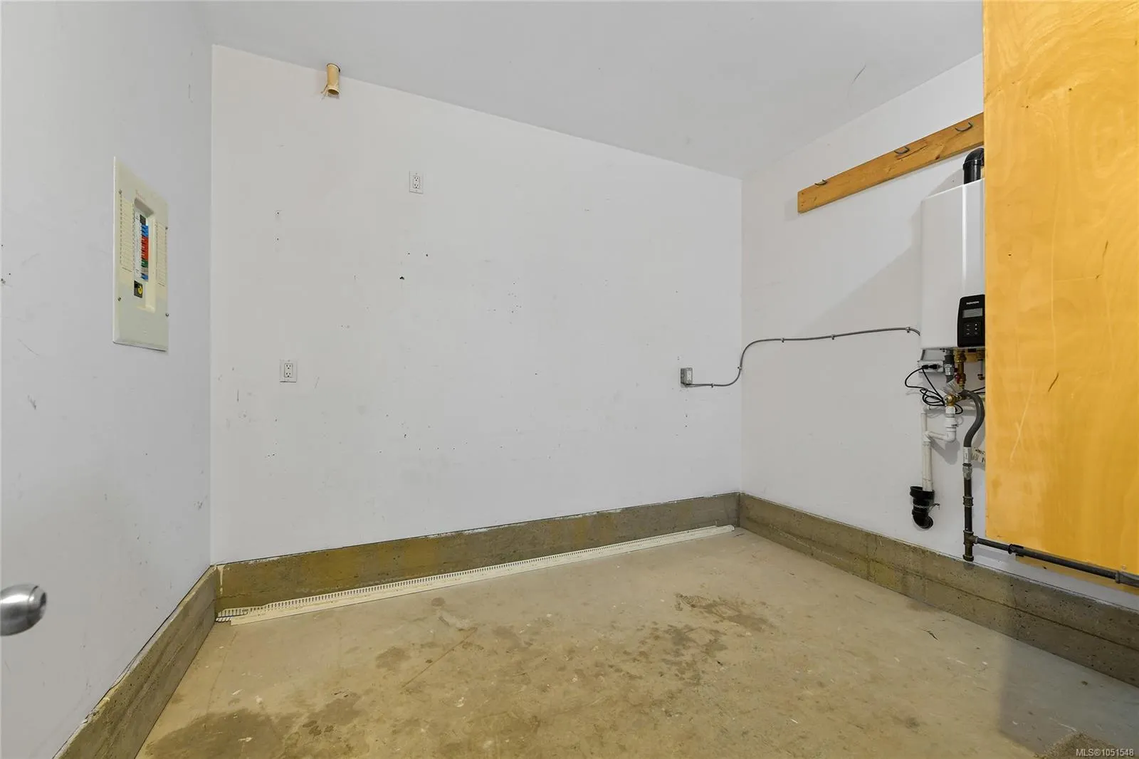 585 HANSEN Ave
