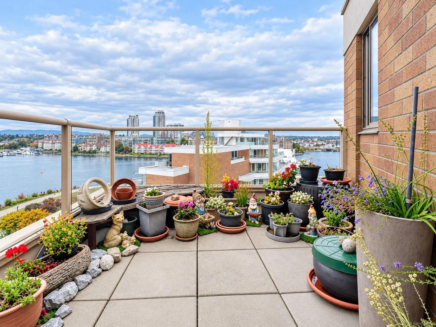 225 Belleville St