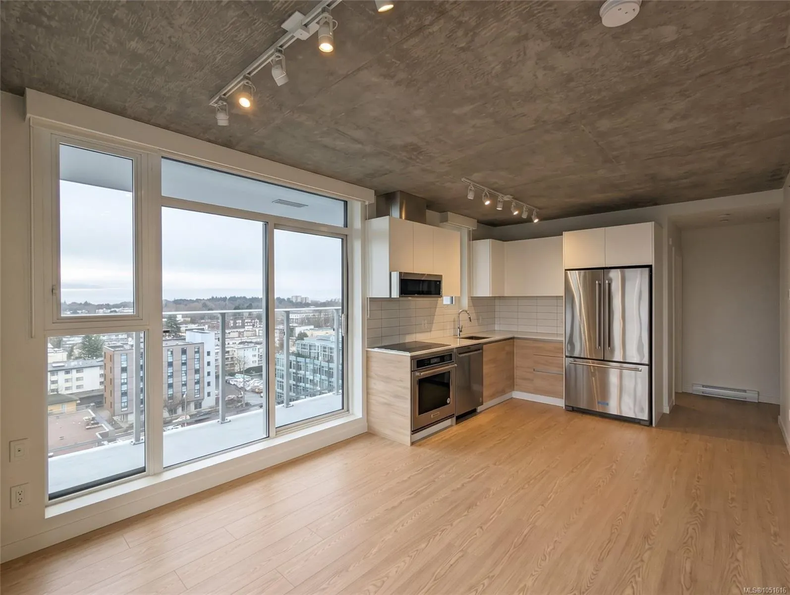 1097 View St