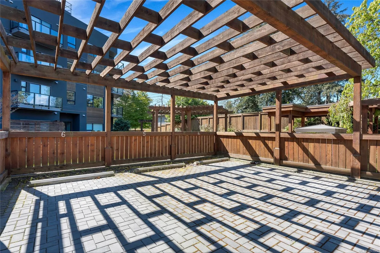 991 McKenzie Ave