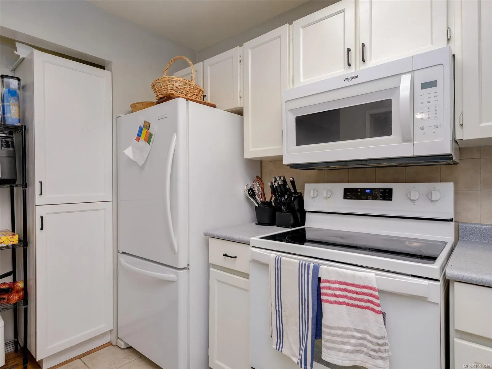 3260 Quadra St