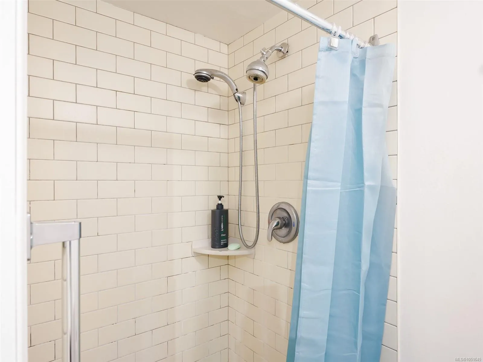 3260 Quadra St