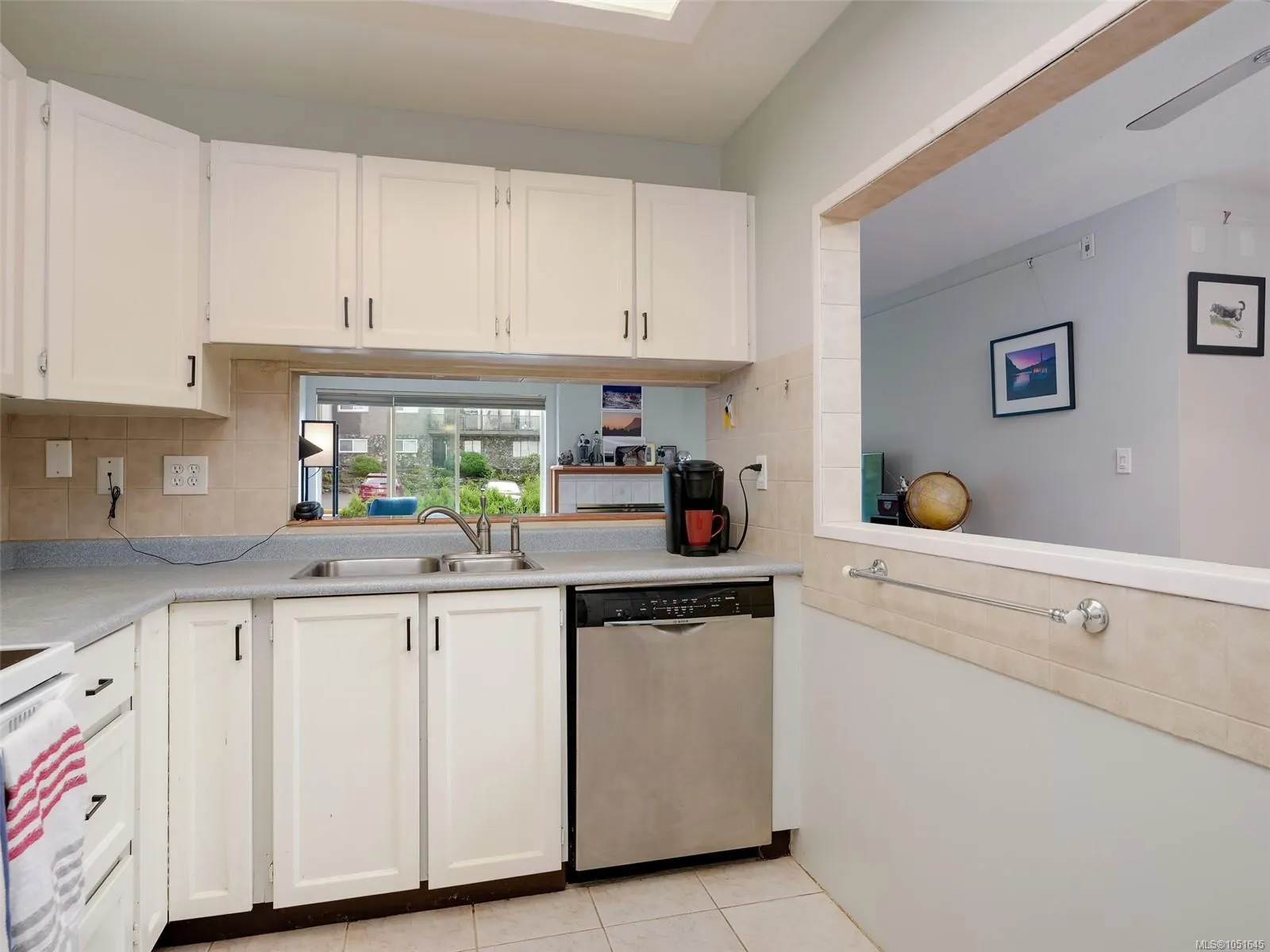 3260 Quadra St