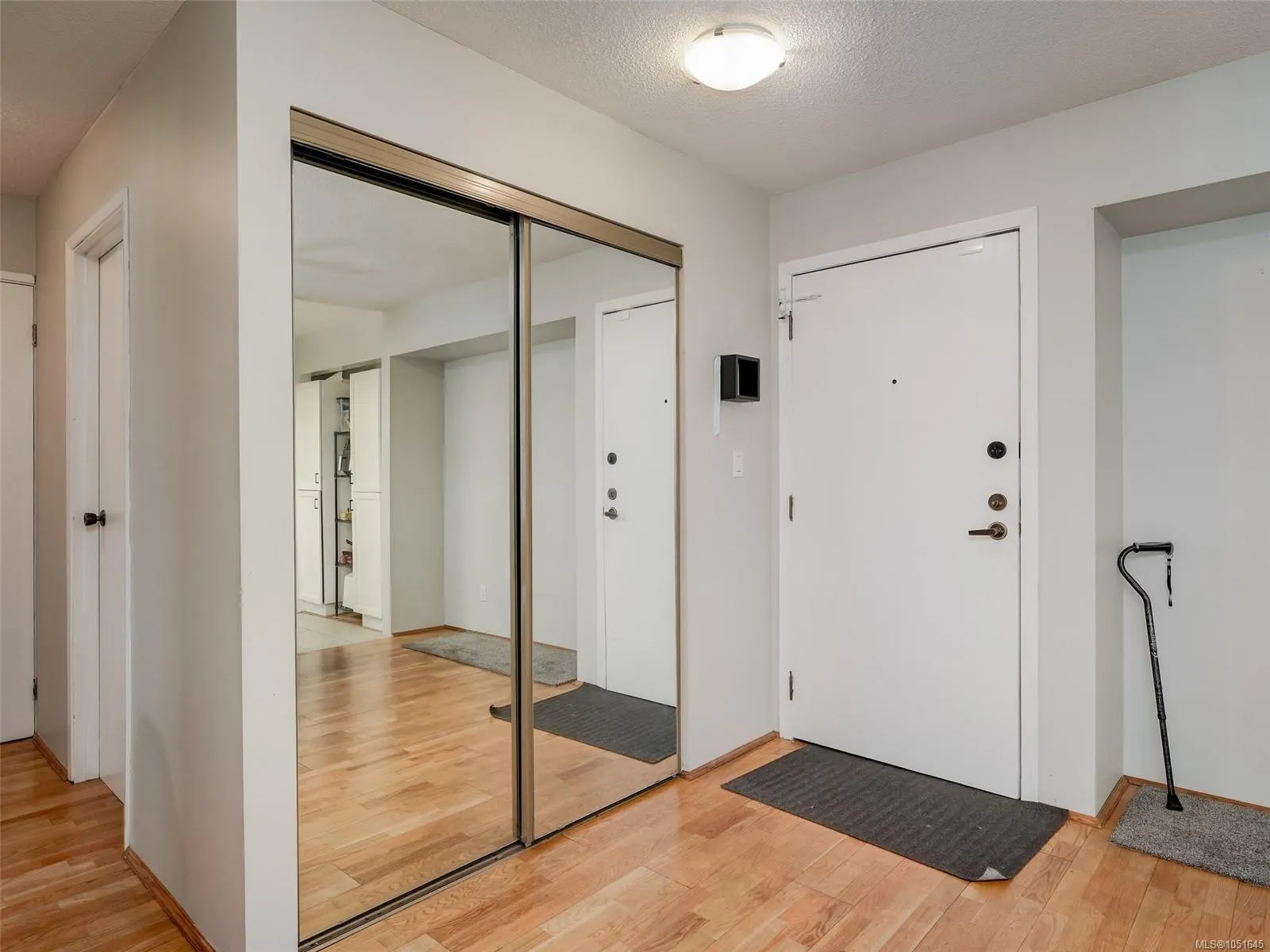 3260 Quadra St