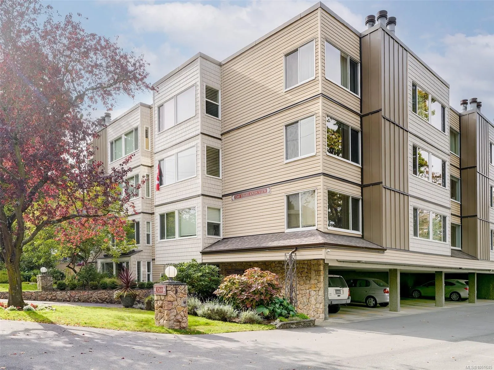 3260 Quadra St