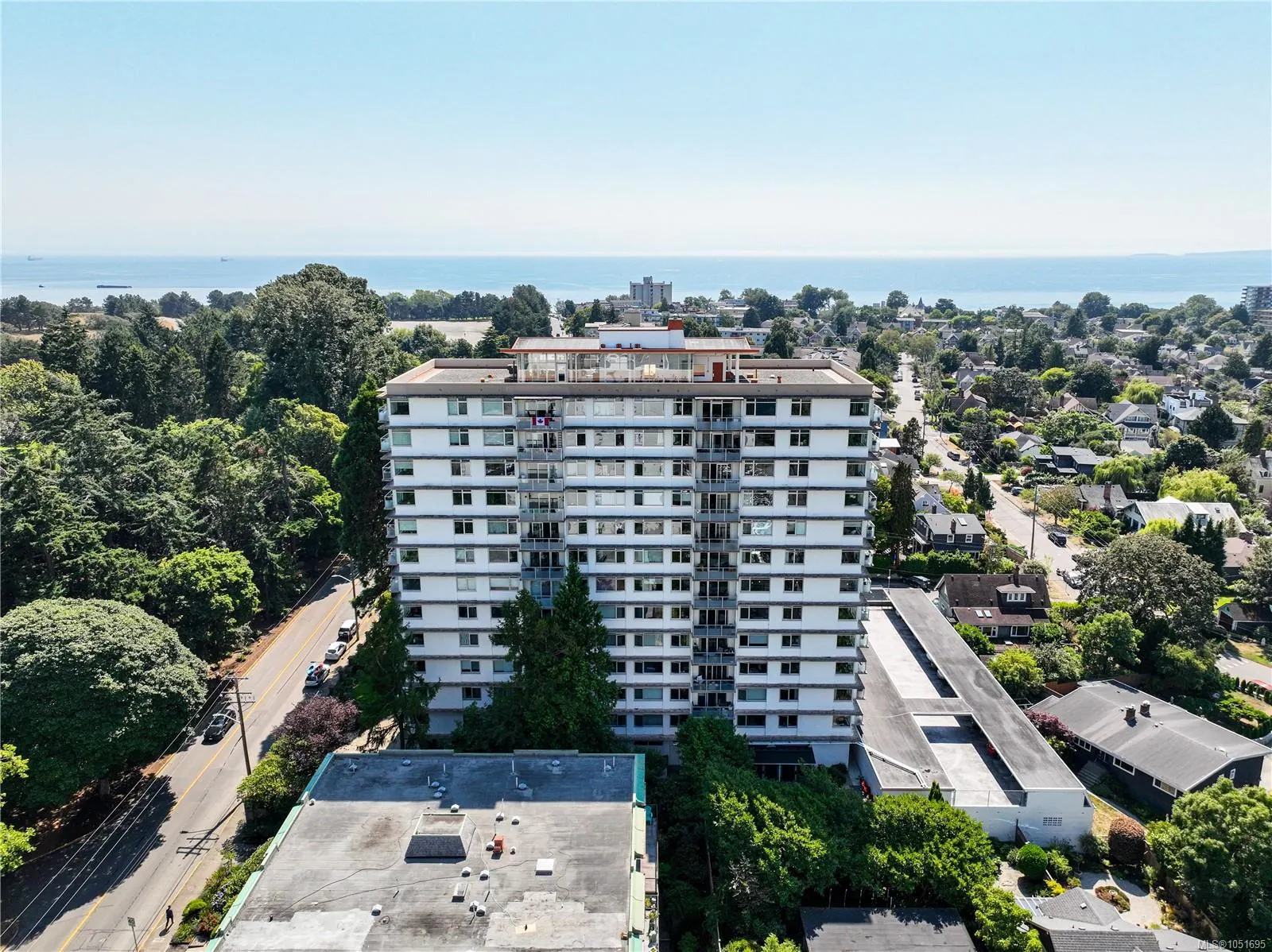 250 Douglas St