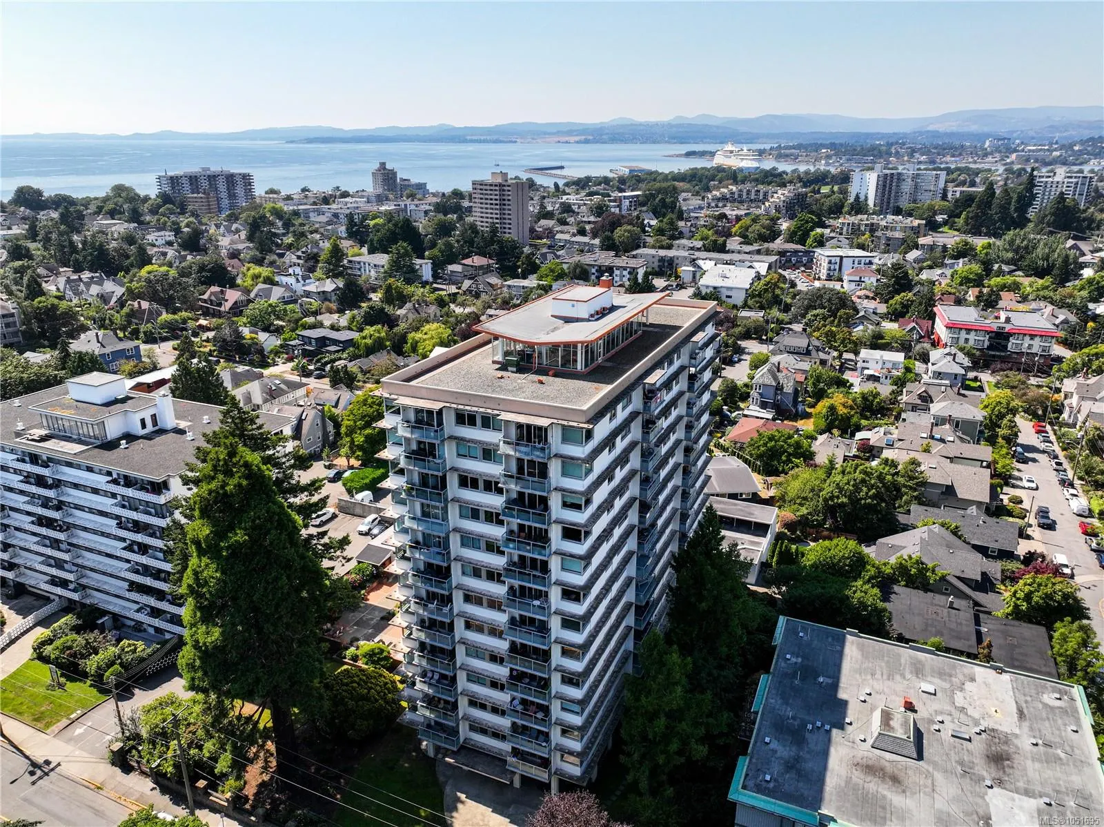250 Douglas St