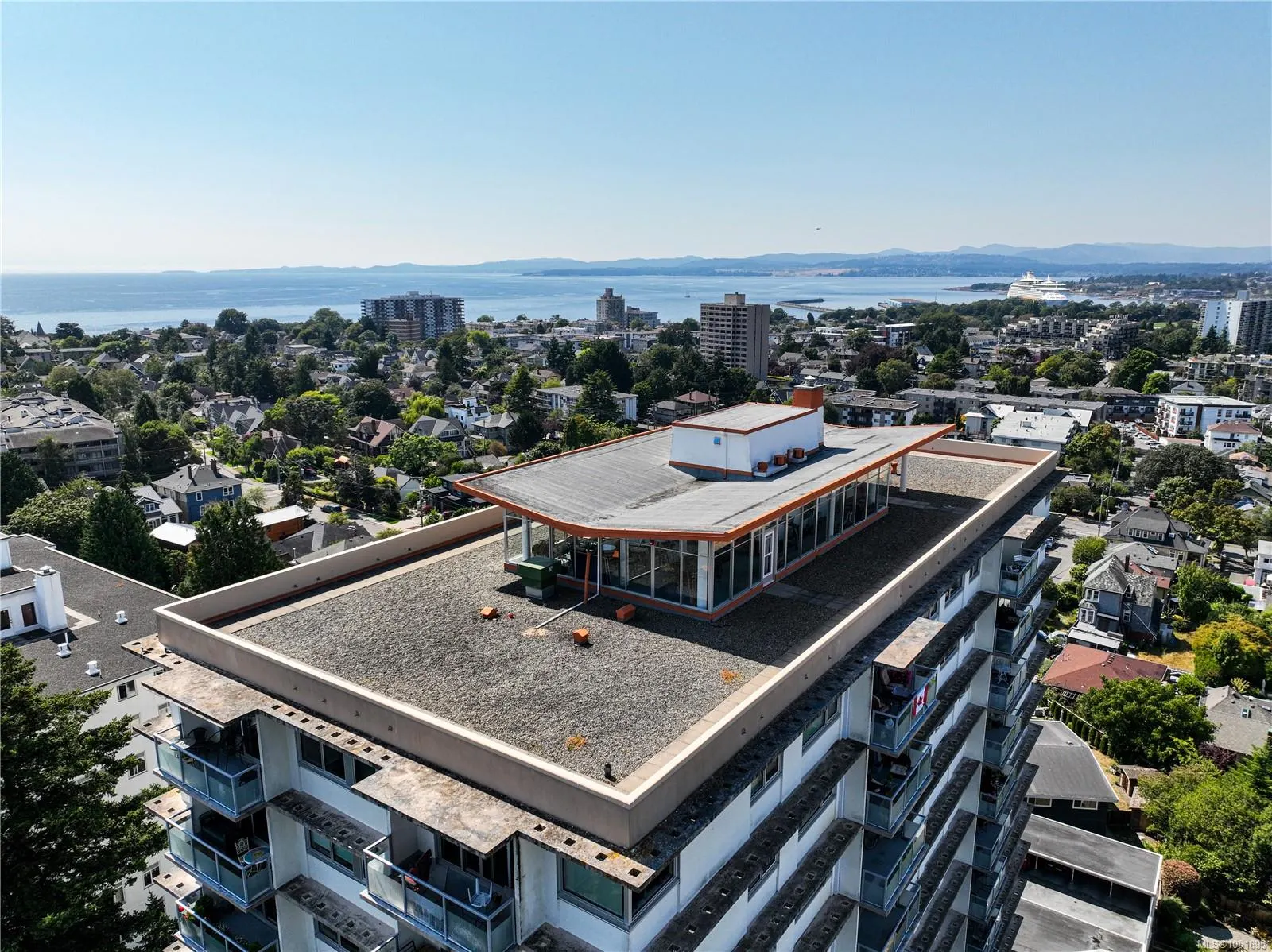 250 Douglas St