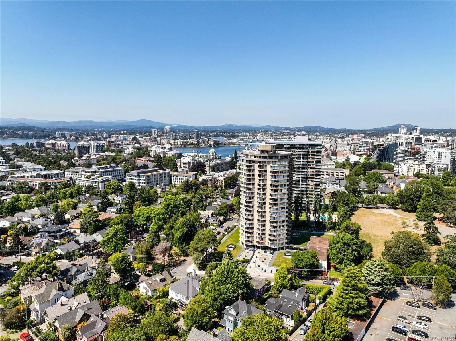 250 Douglas St
