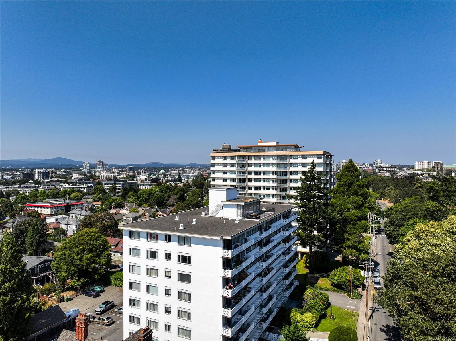 250 Douglas St
