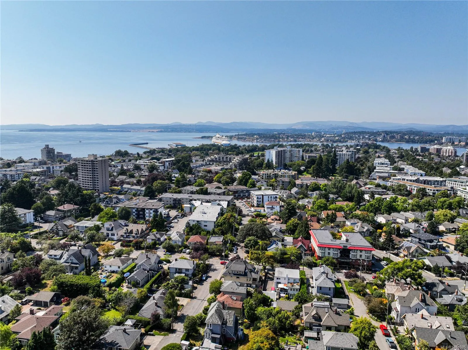 250 Douglas St