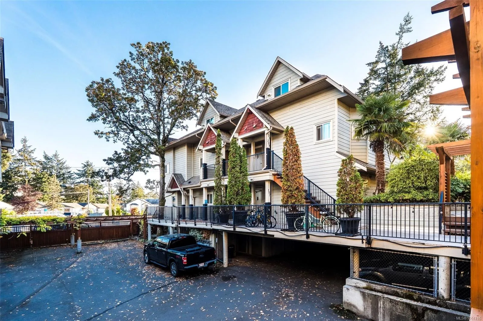 791 Station Ave