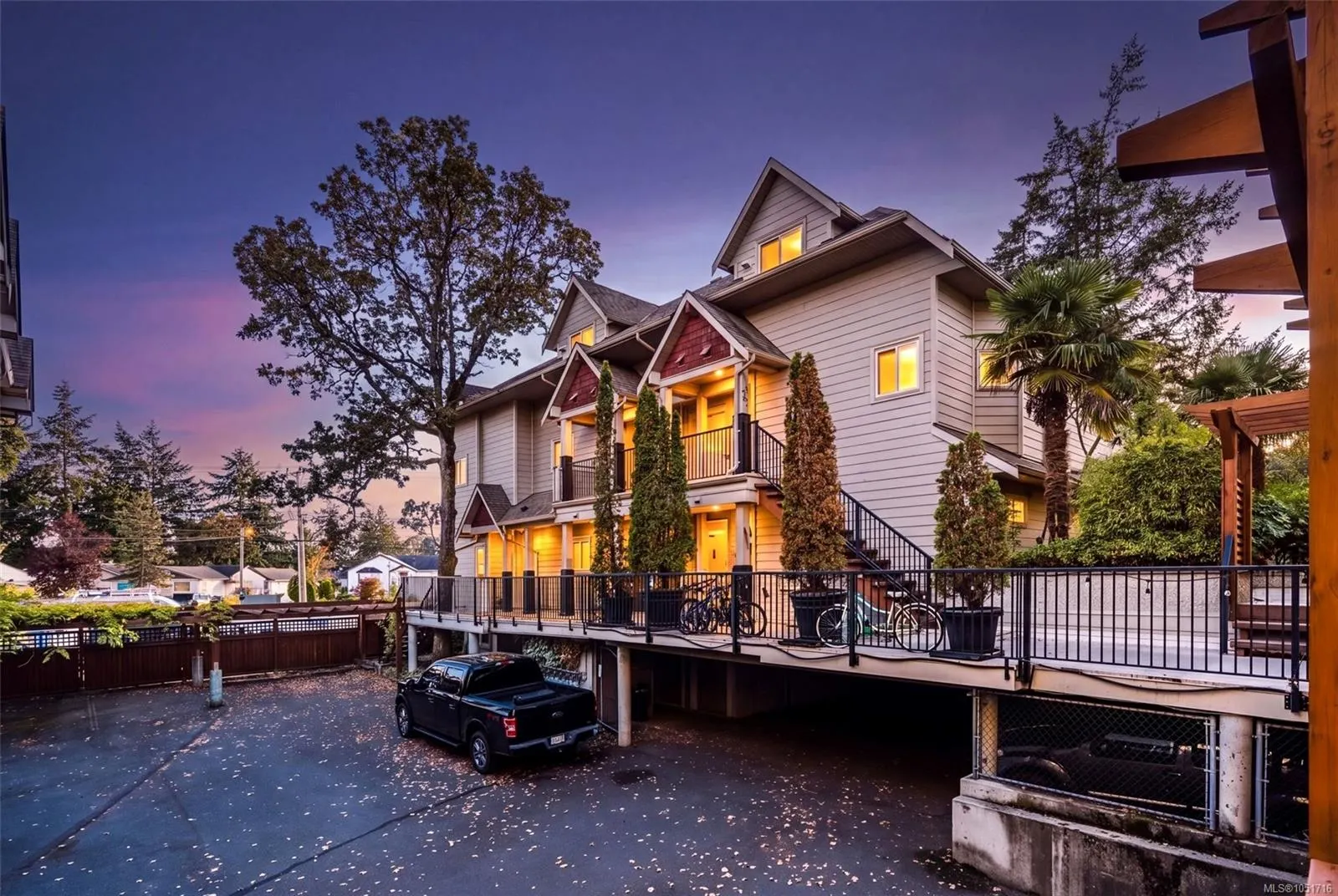 791 Station Ave