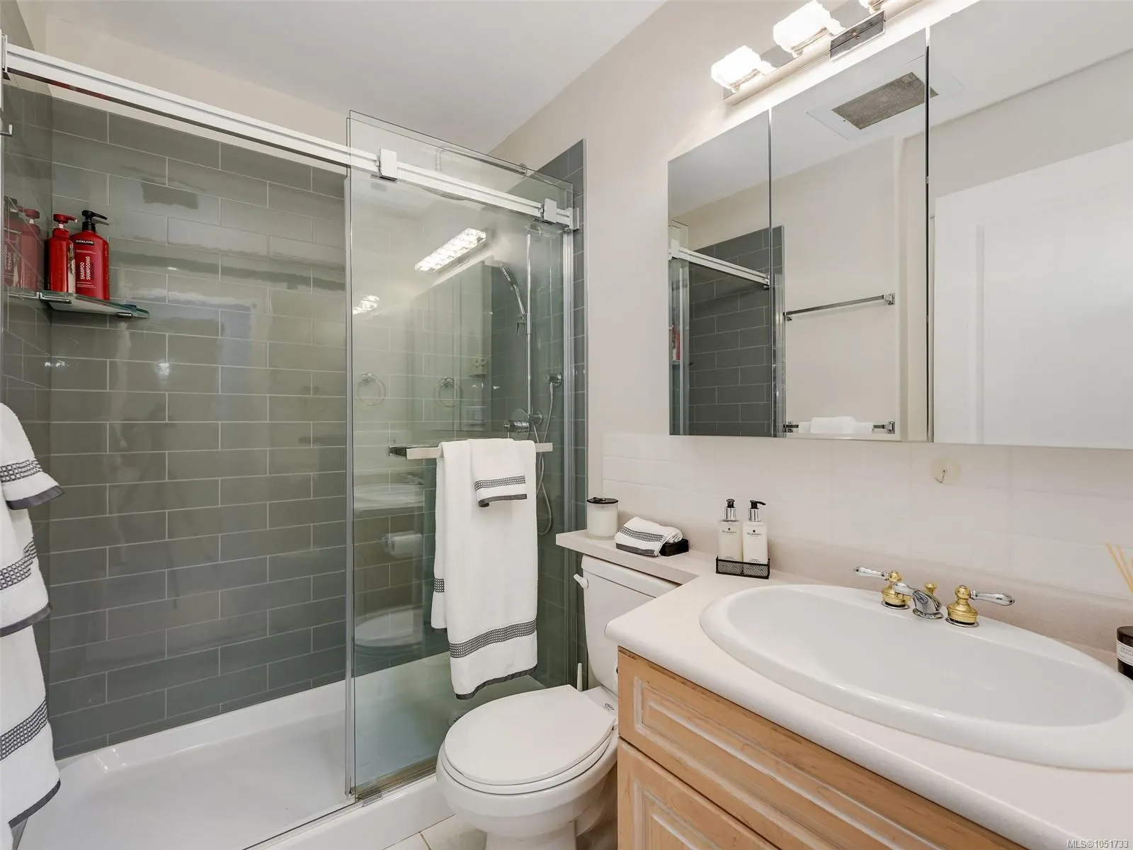 75 Songhees Rd