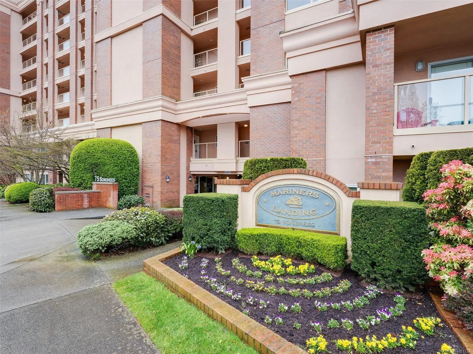 75 Songhees Rd