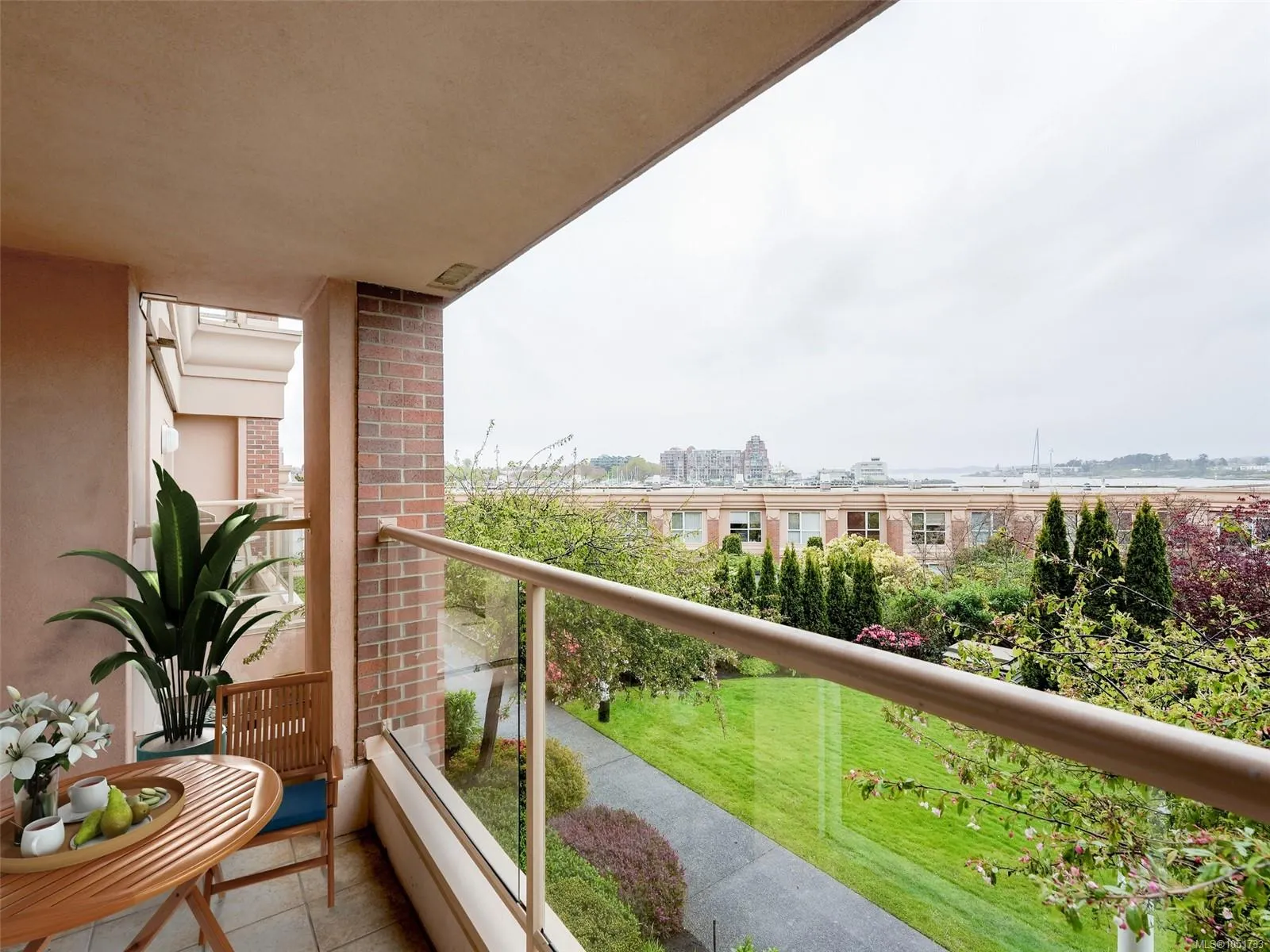75 Songhees Rd